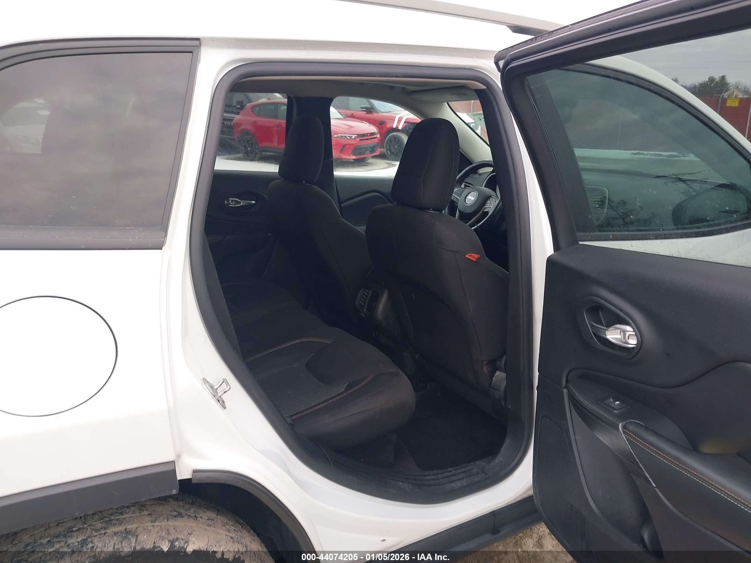 JEEP CHEROKEE image 8