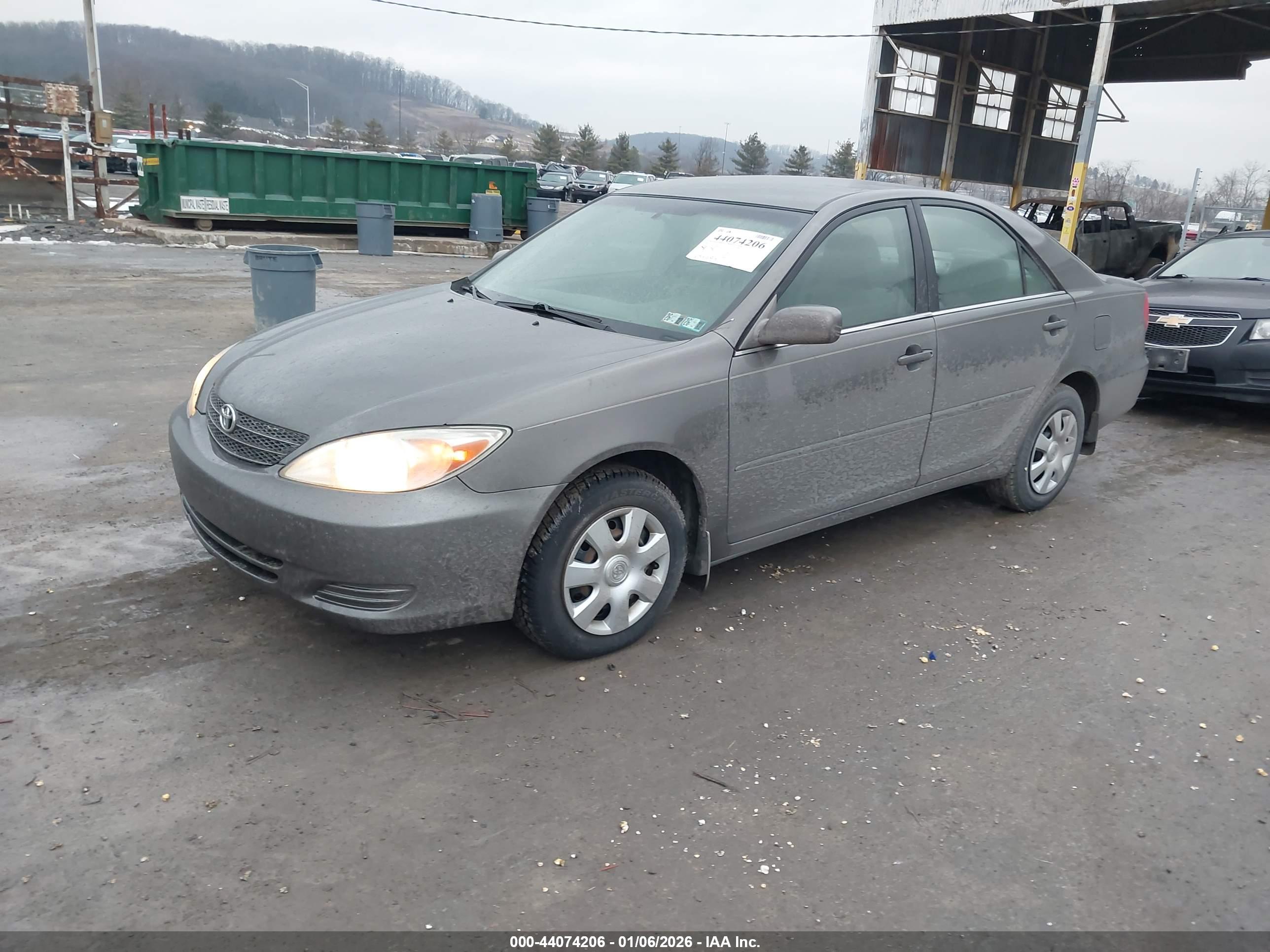 TOYOTA CAMRY image 2