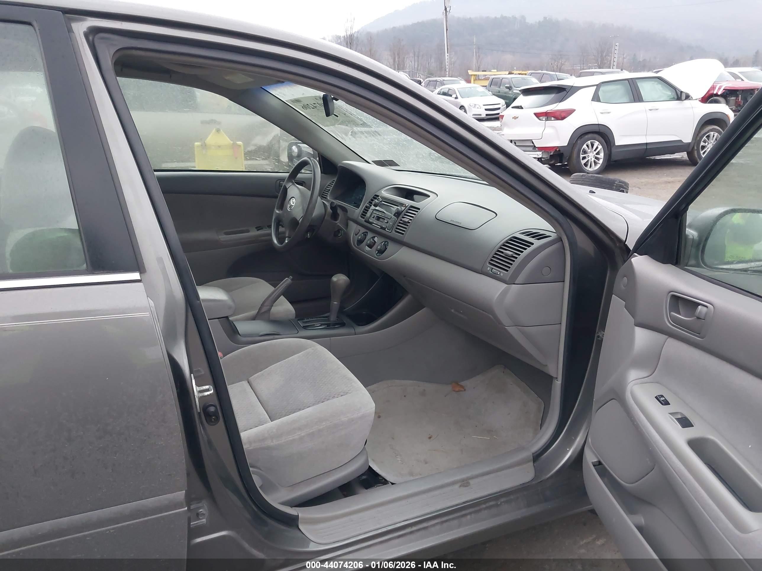 TOYOTA CAMRY image 5