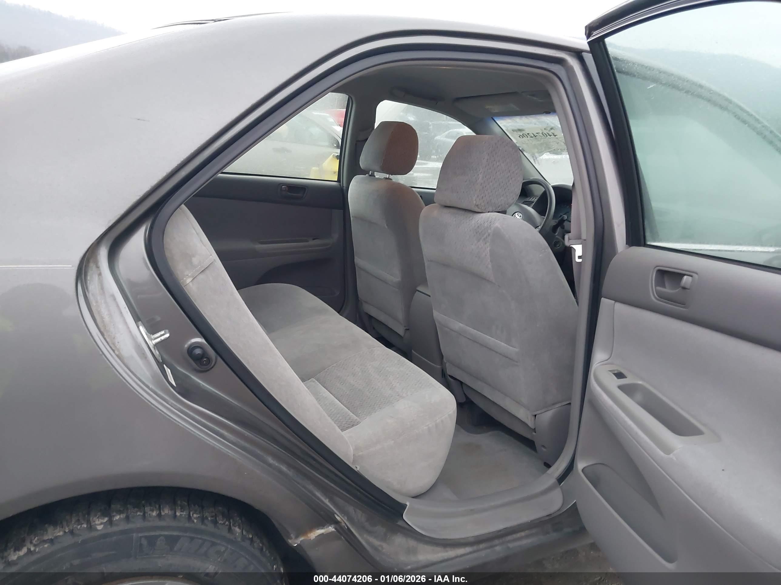 TOYOTA CAMRY image 8
