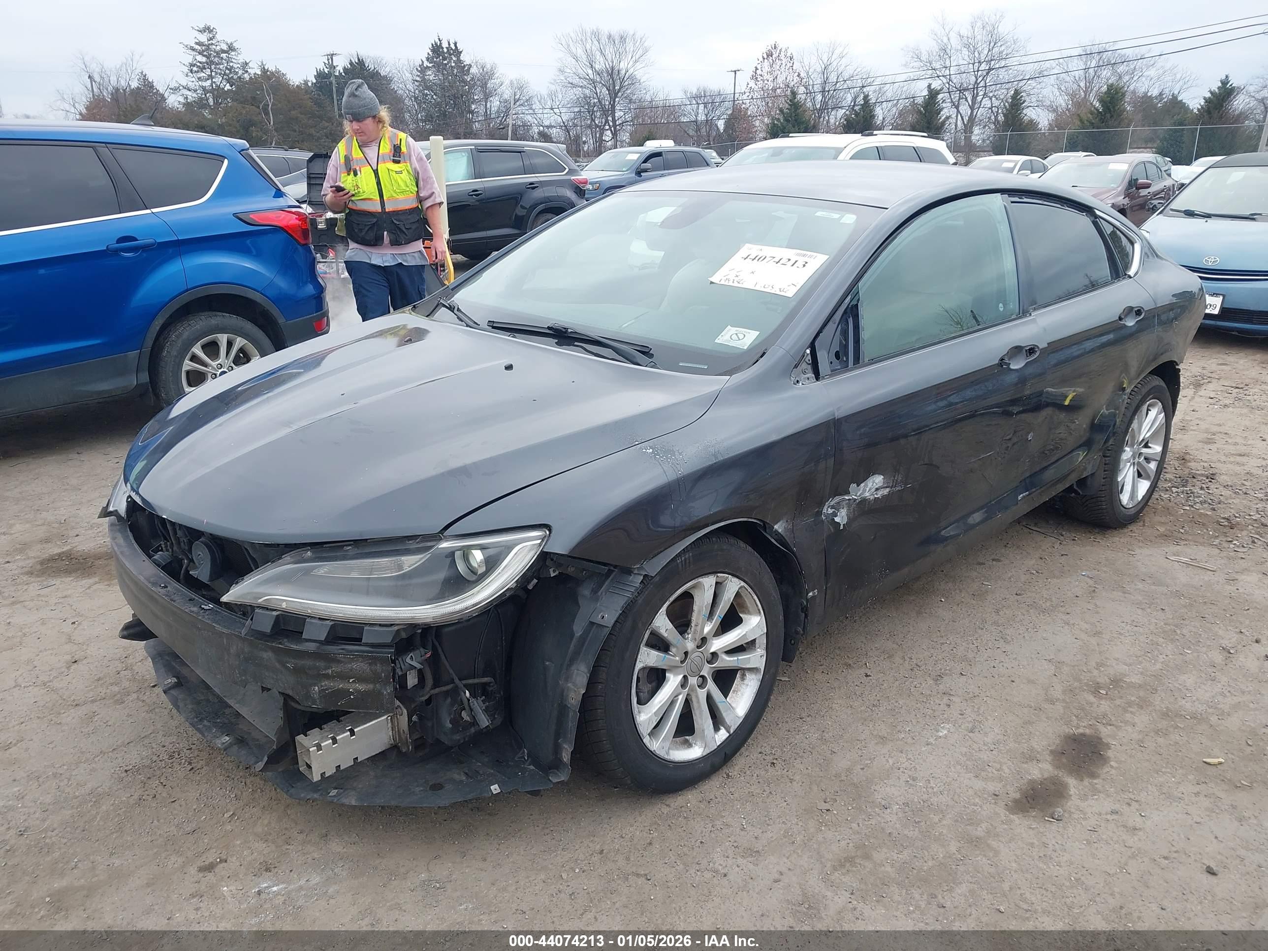 CHRYSLER 200 image 2