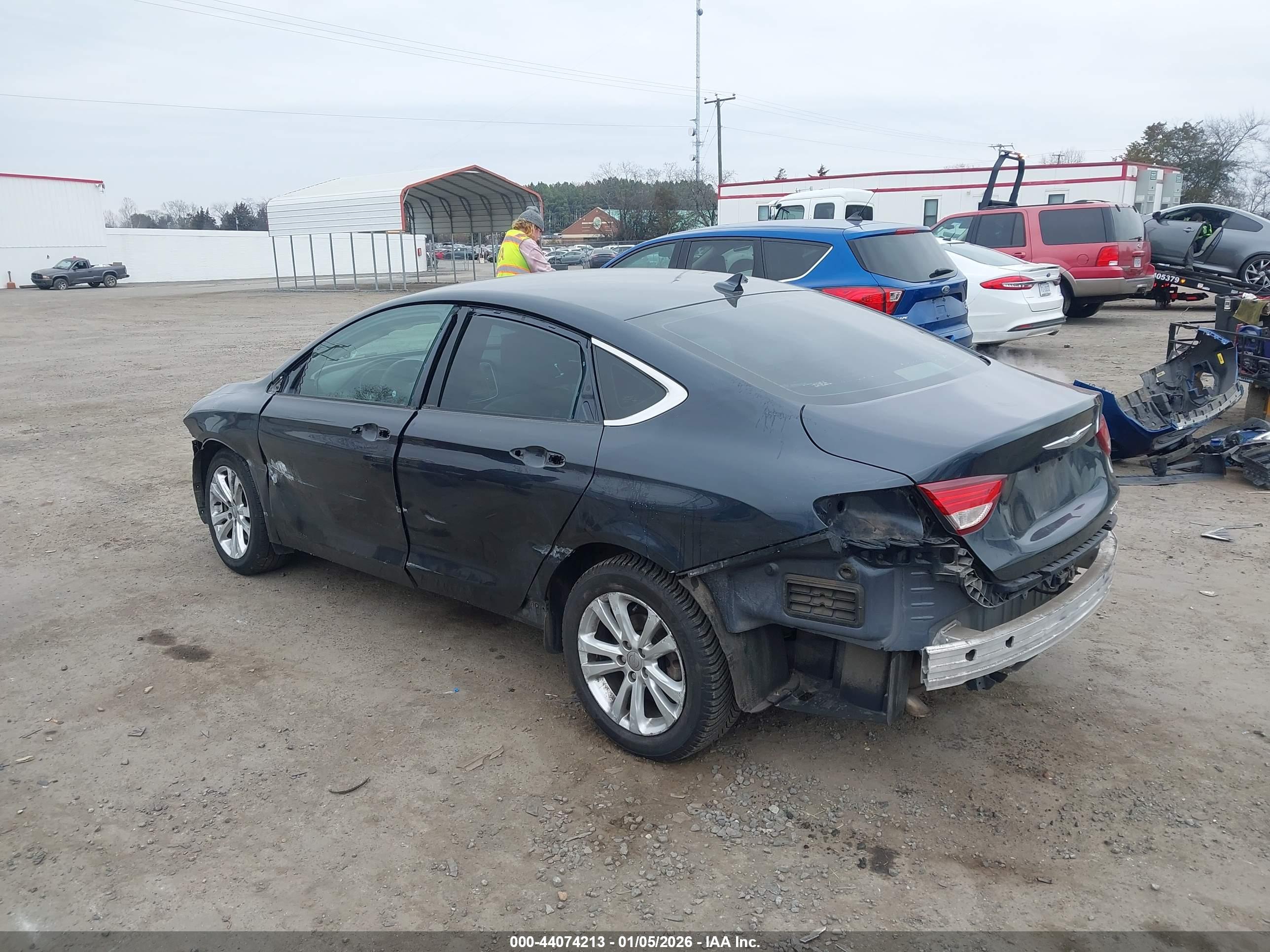 CHRYSLER 200 image 3