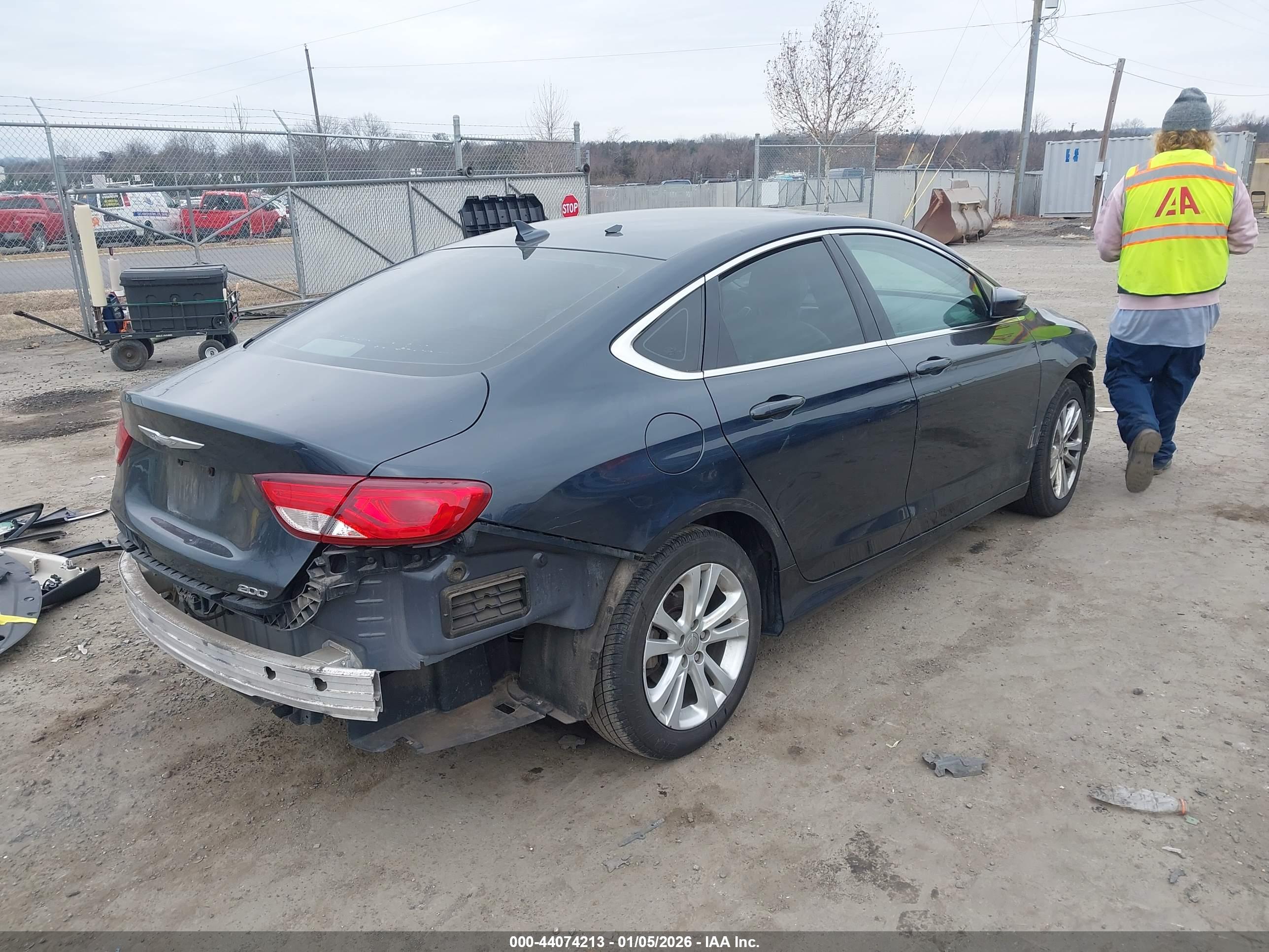 CHRYSLER 200 image 4