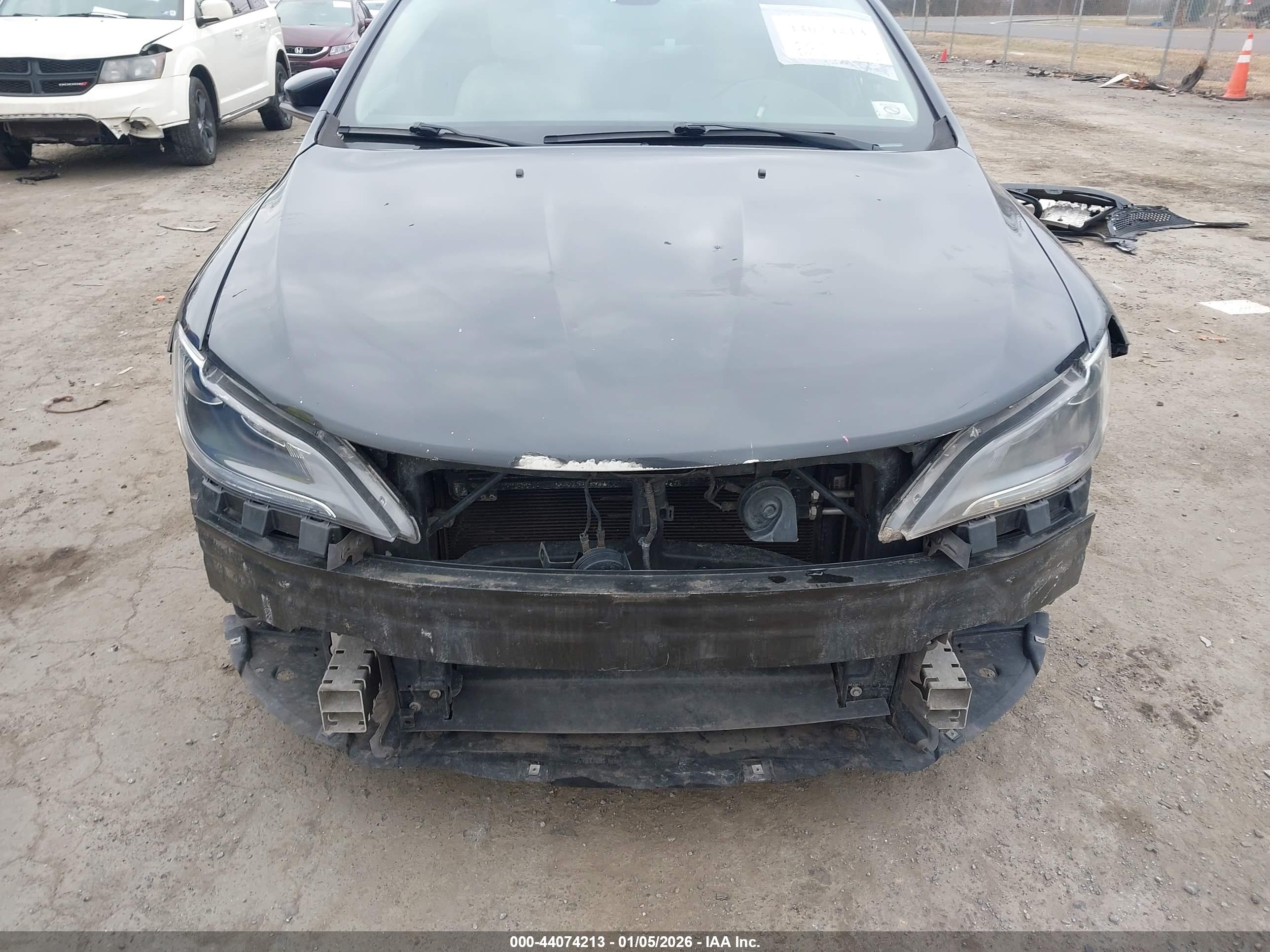 CHRYSLER 200 image 6