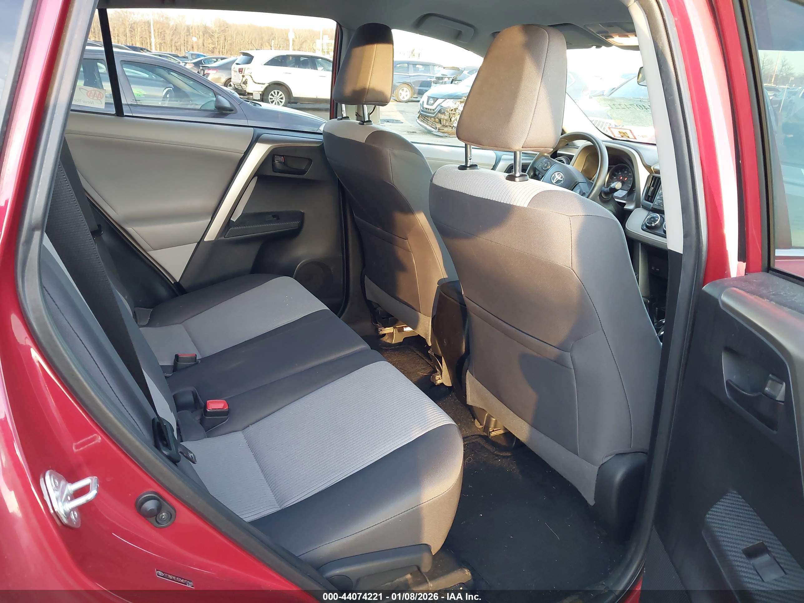 TOYOTA RAV4 image 8