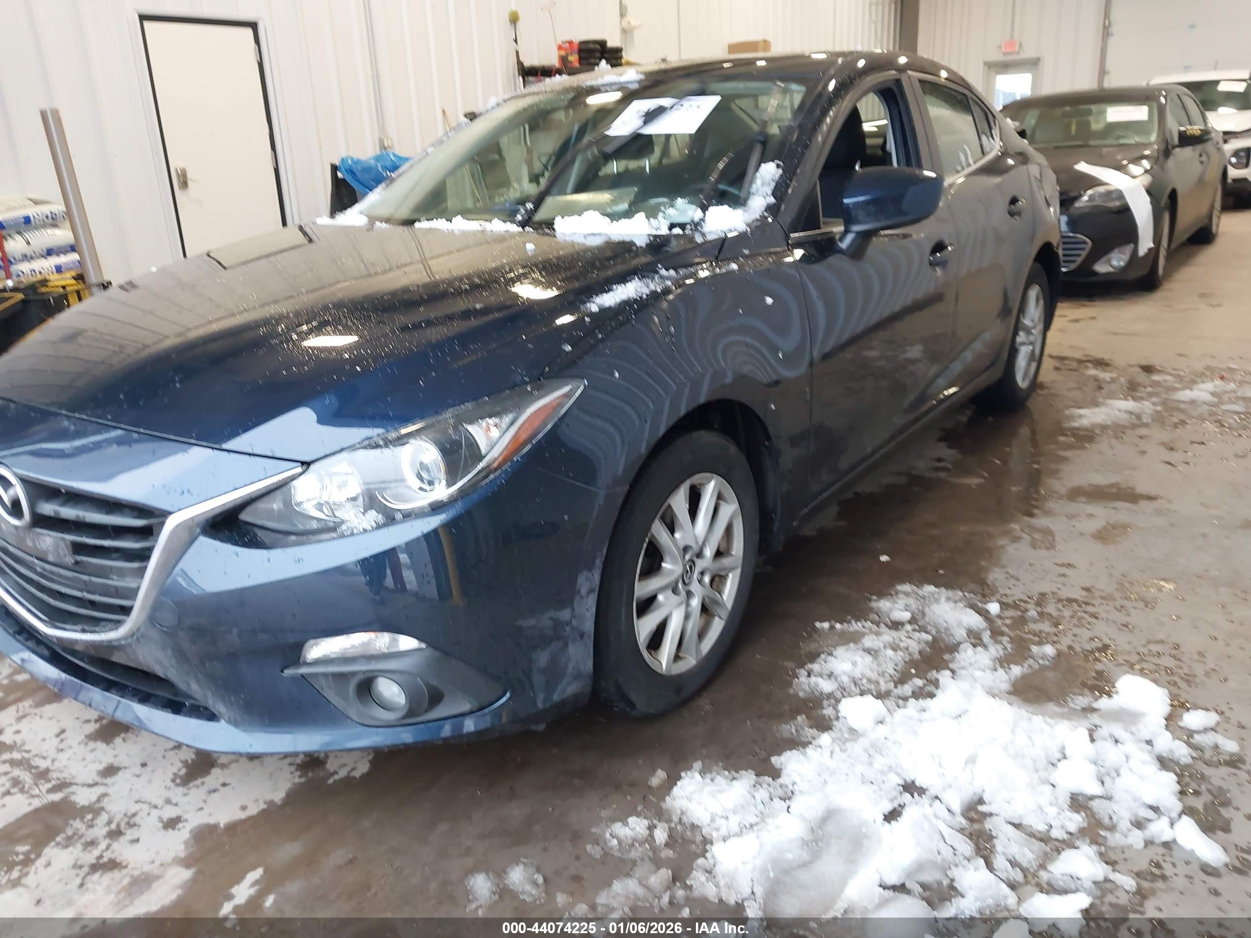 MAZDA MAZDA3 image 2