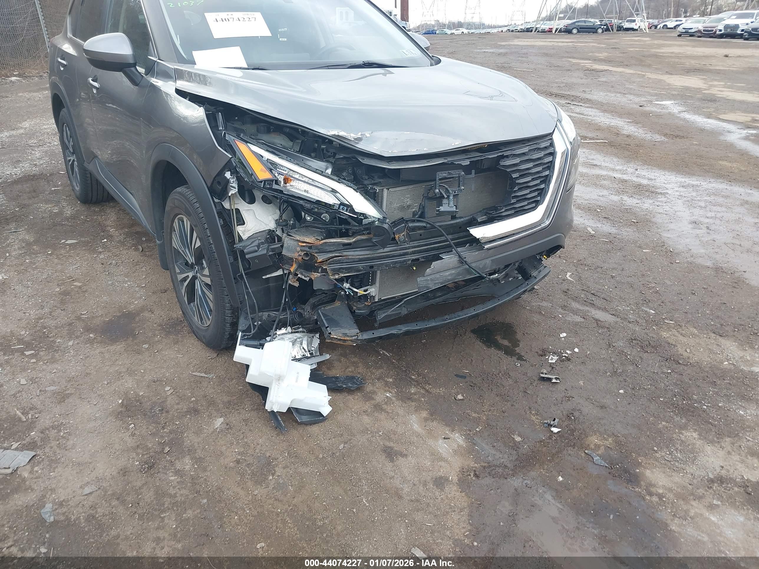 NISSAN ROGUE image 6