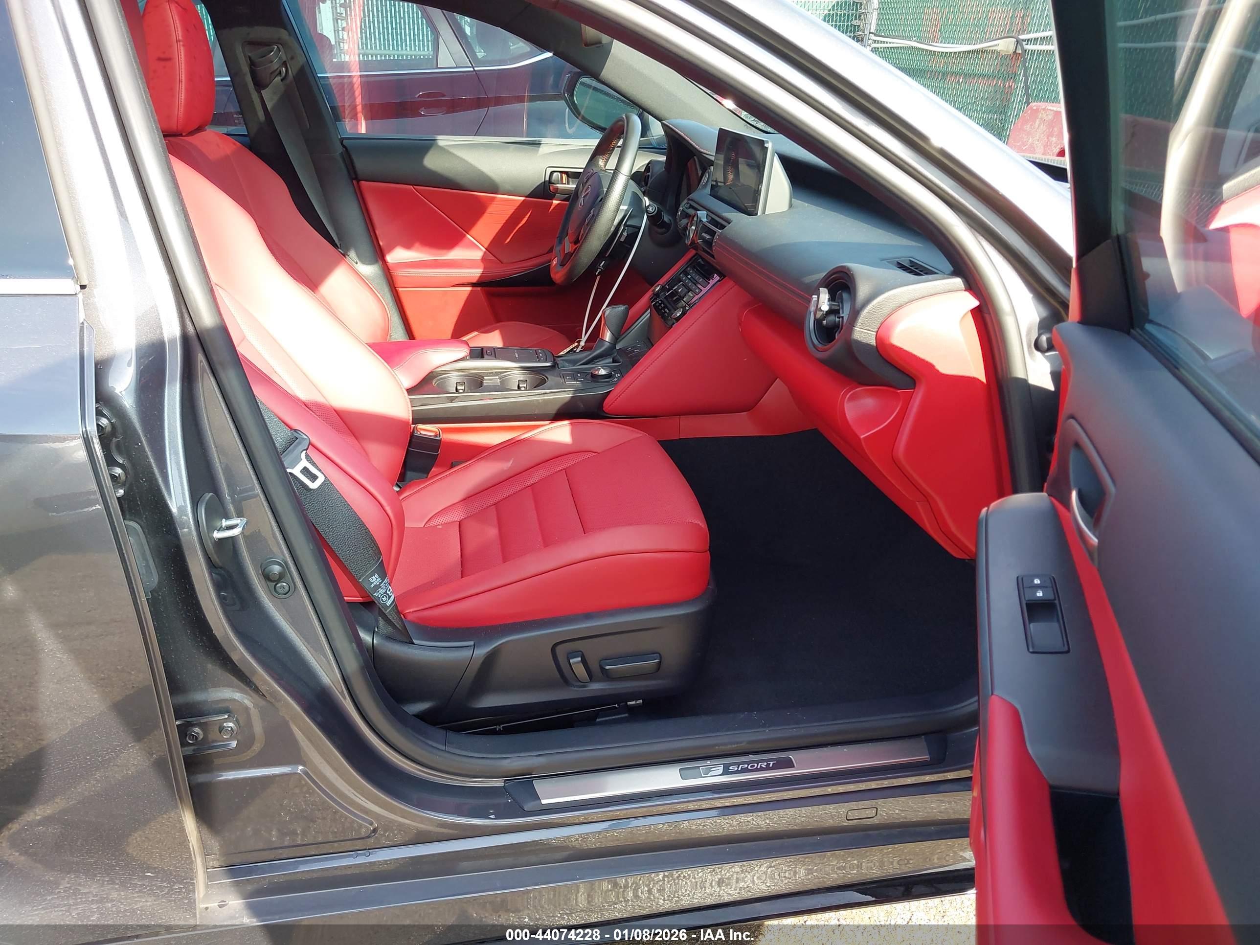LEXUS IS image 5