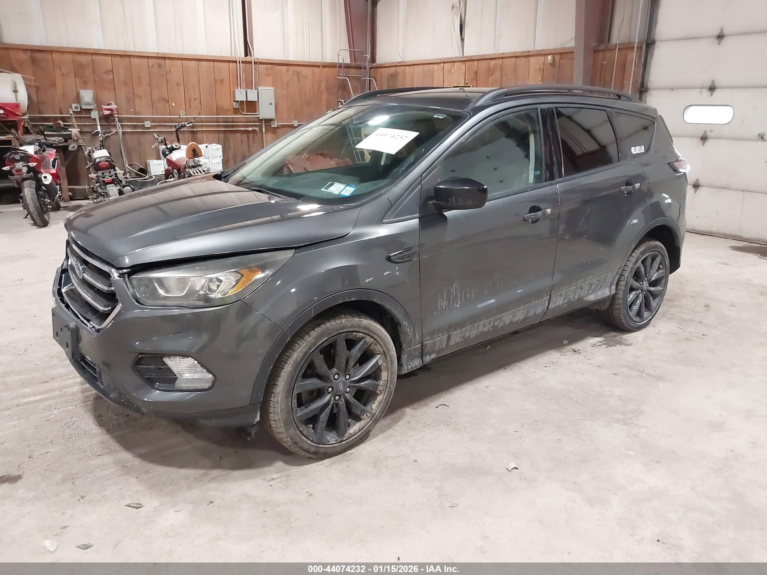 FORD ESCAPE image 2