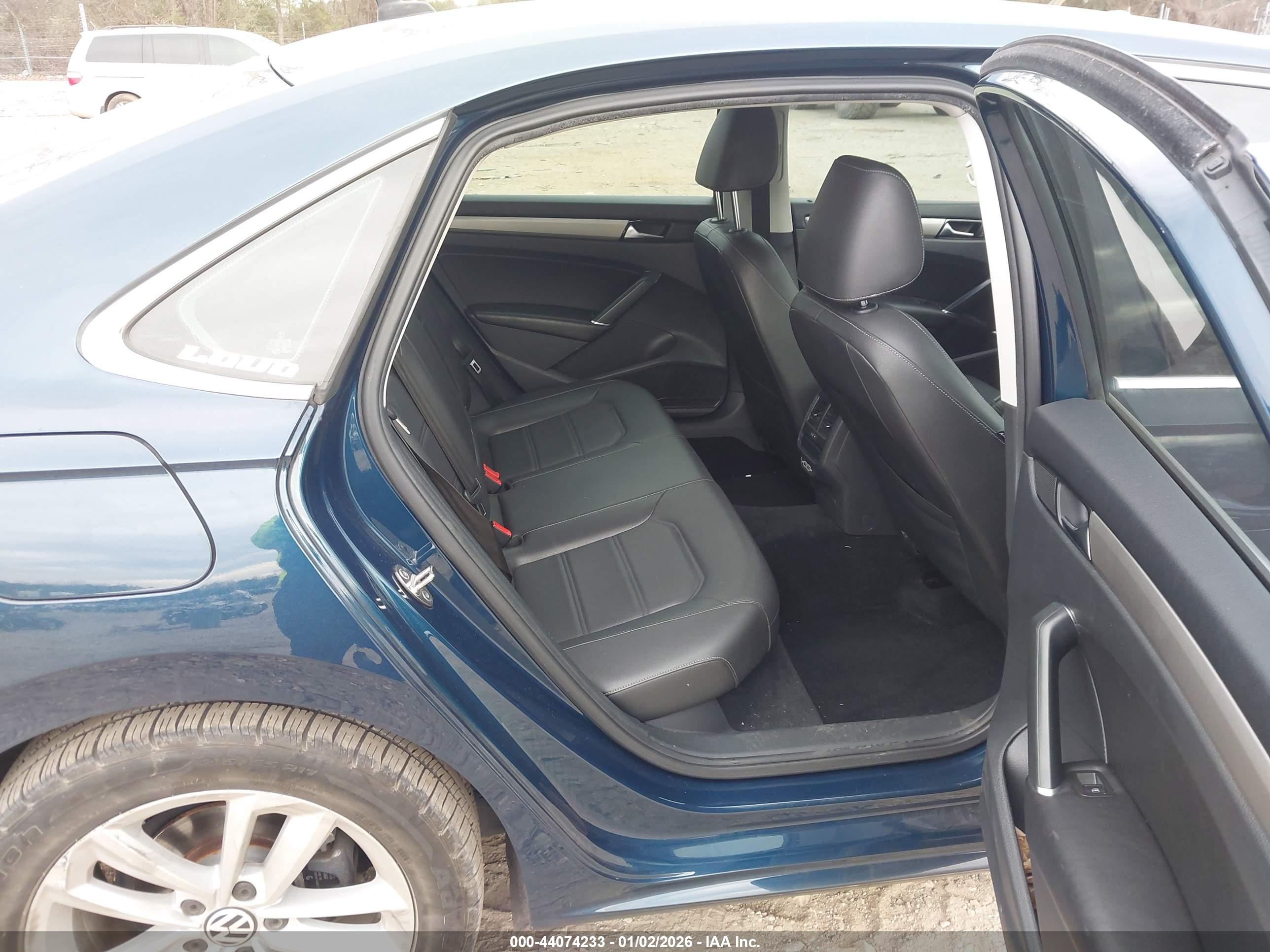 VOLKSWAGEN PASSAT image 8