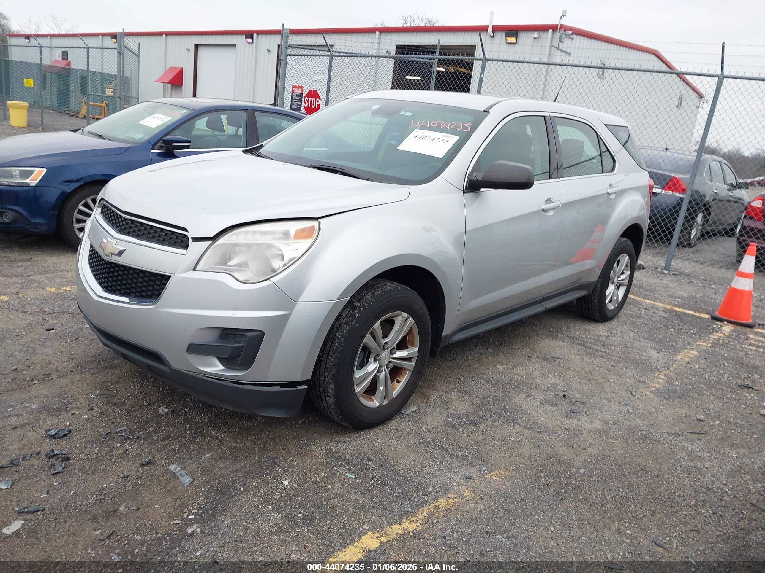 CHEVROLET EQUINOX image 2