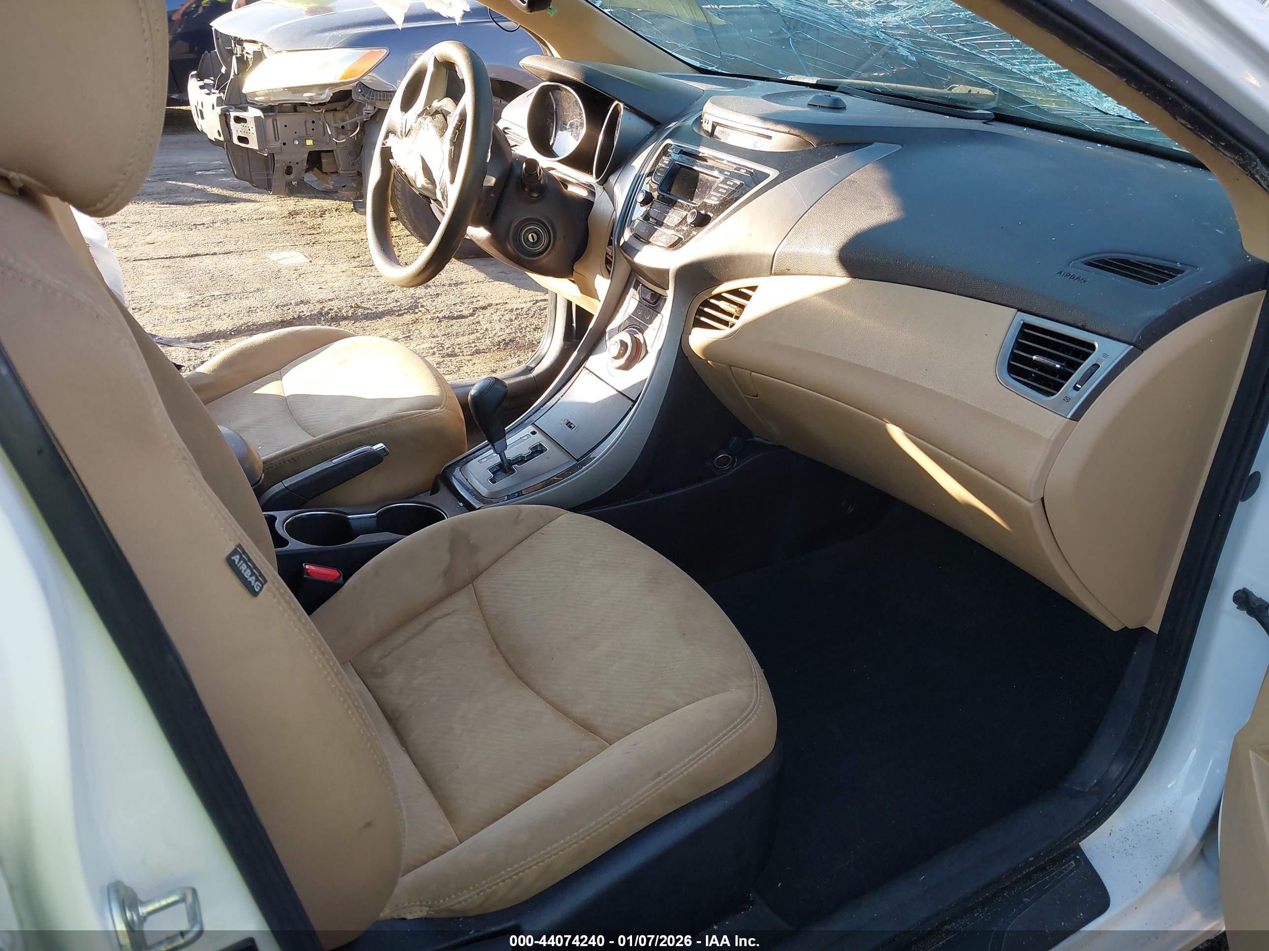 HYUNDAI ELANTRA image 5