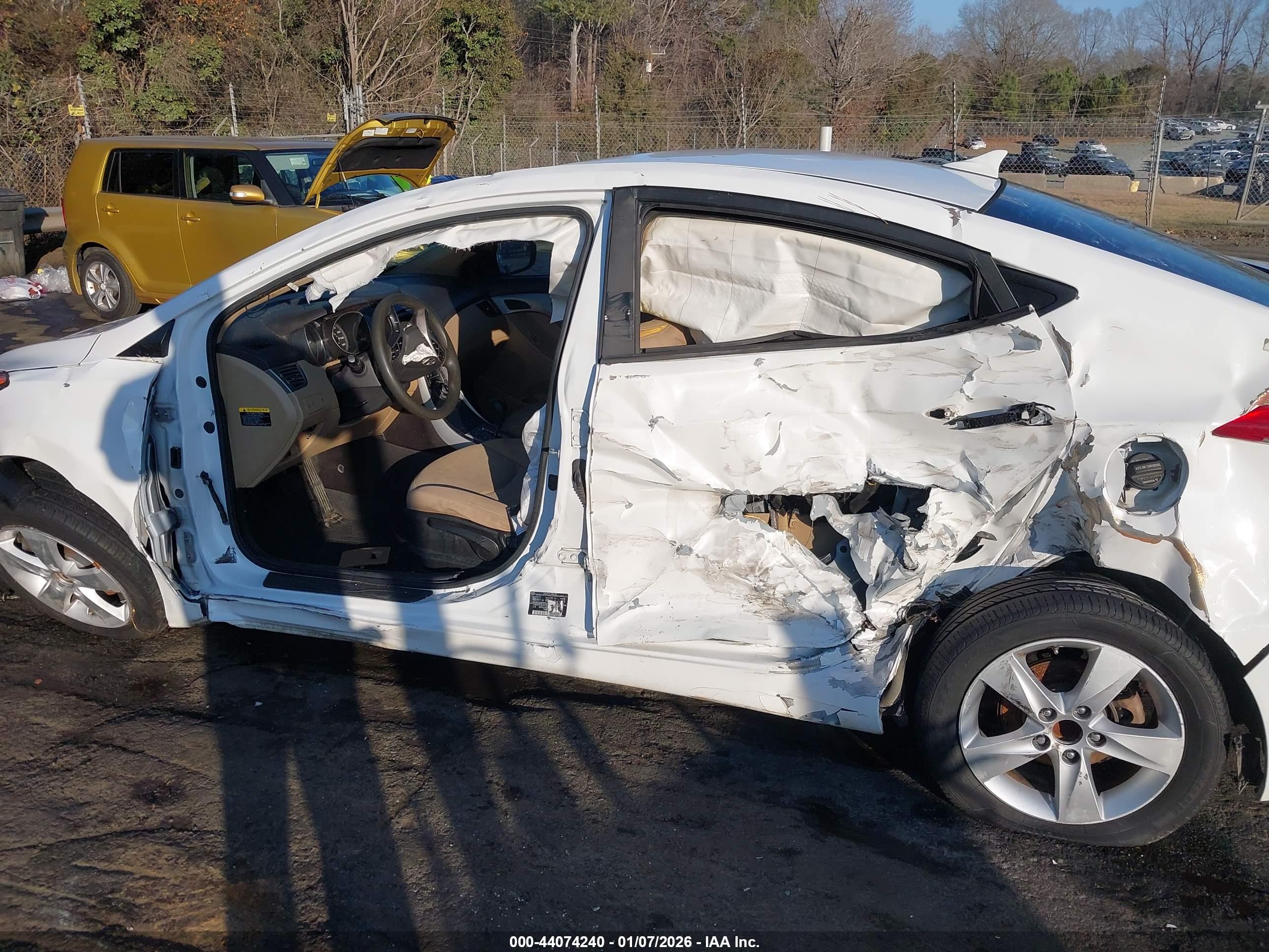 HYUNDAI ELANTRA image 6