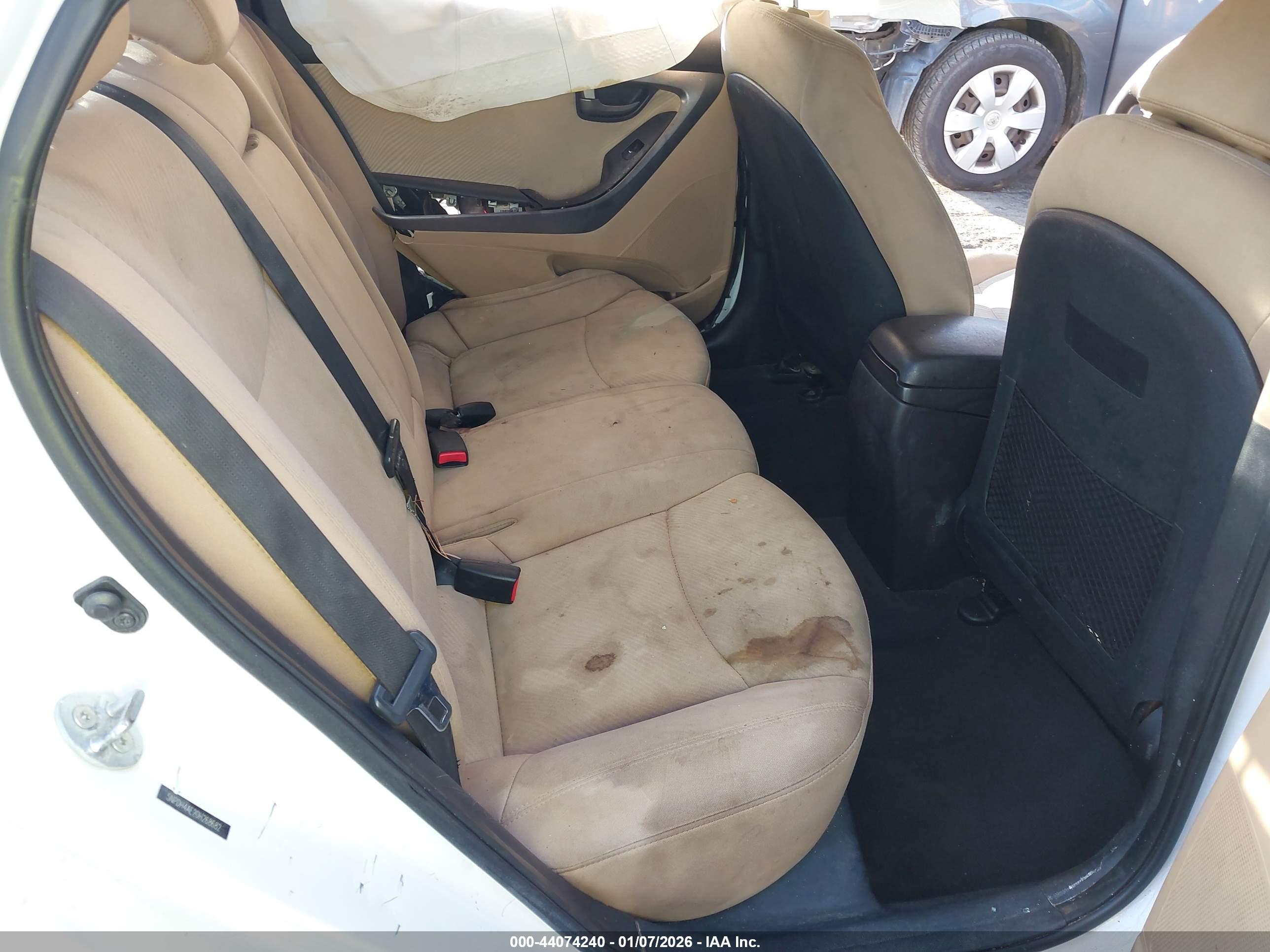 HYUNDAI ELANTRA image 8