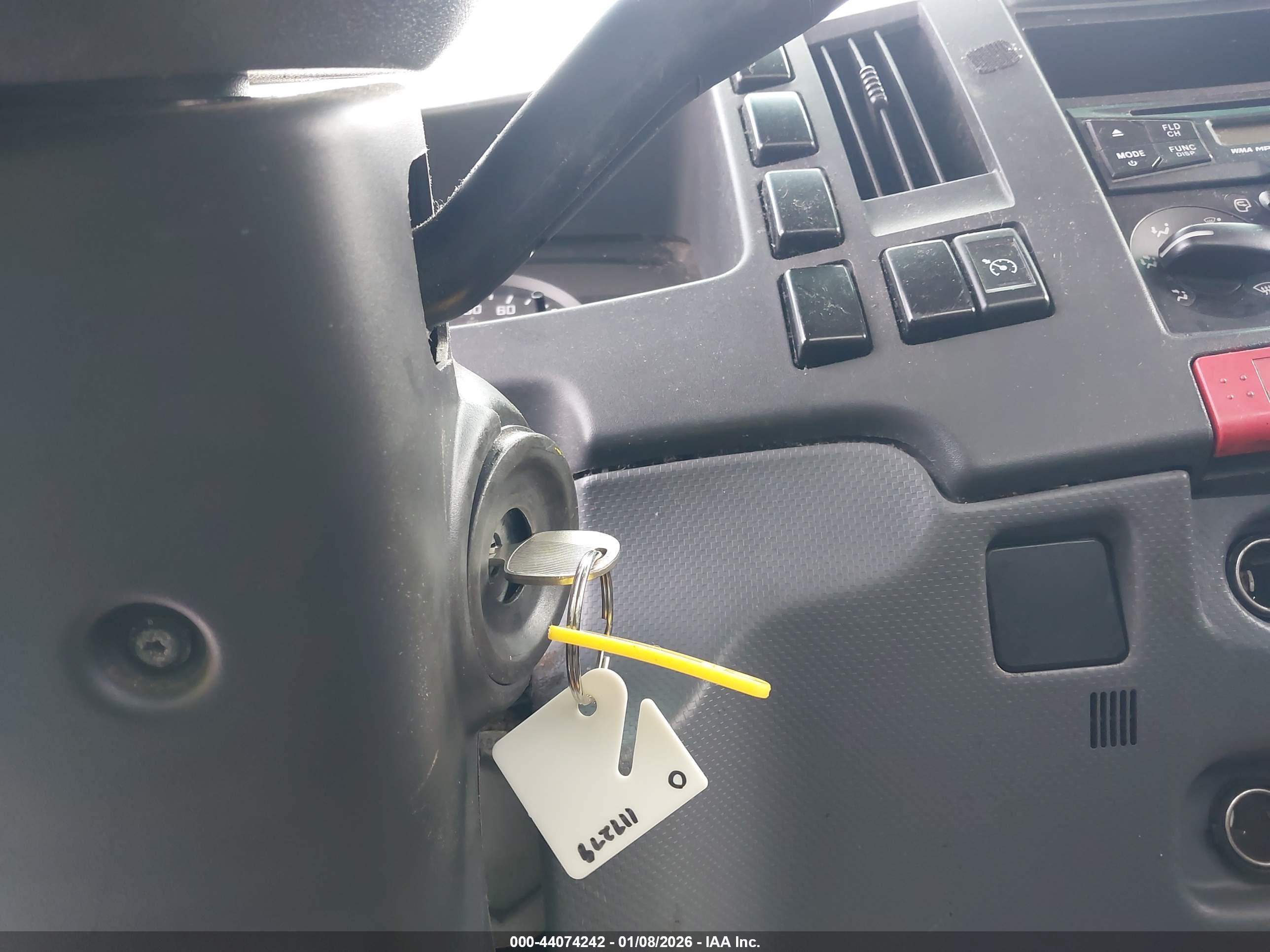 ISUZU NPR image 11