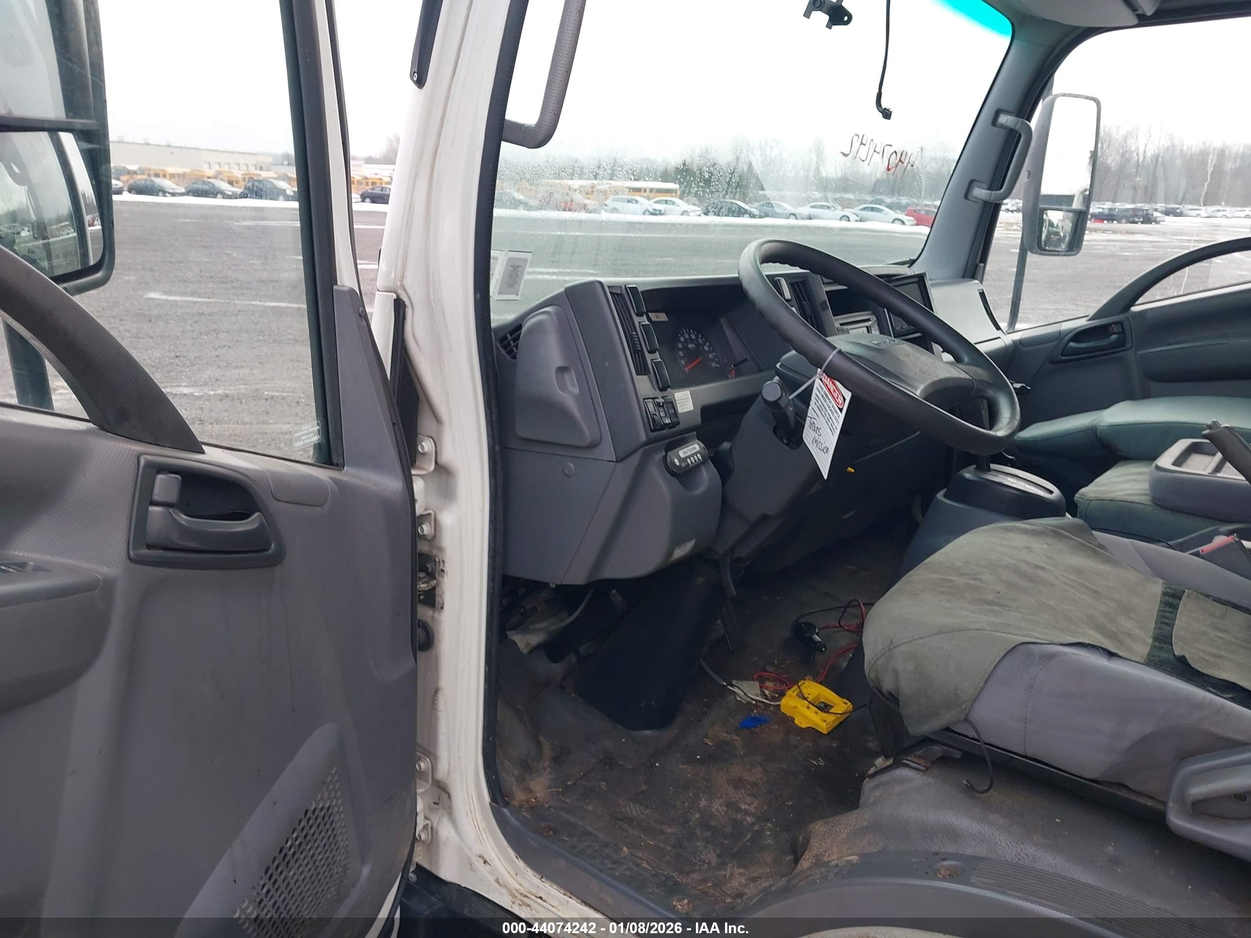 ISUZU NPR image 7