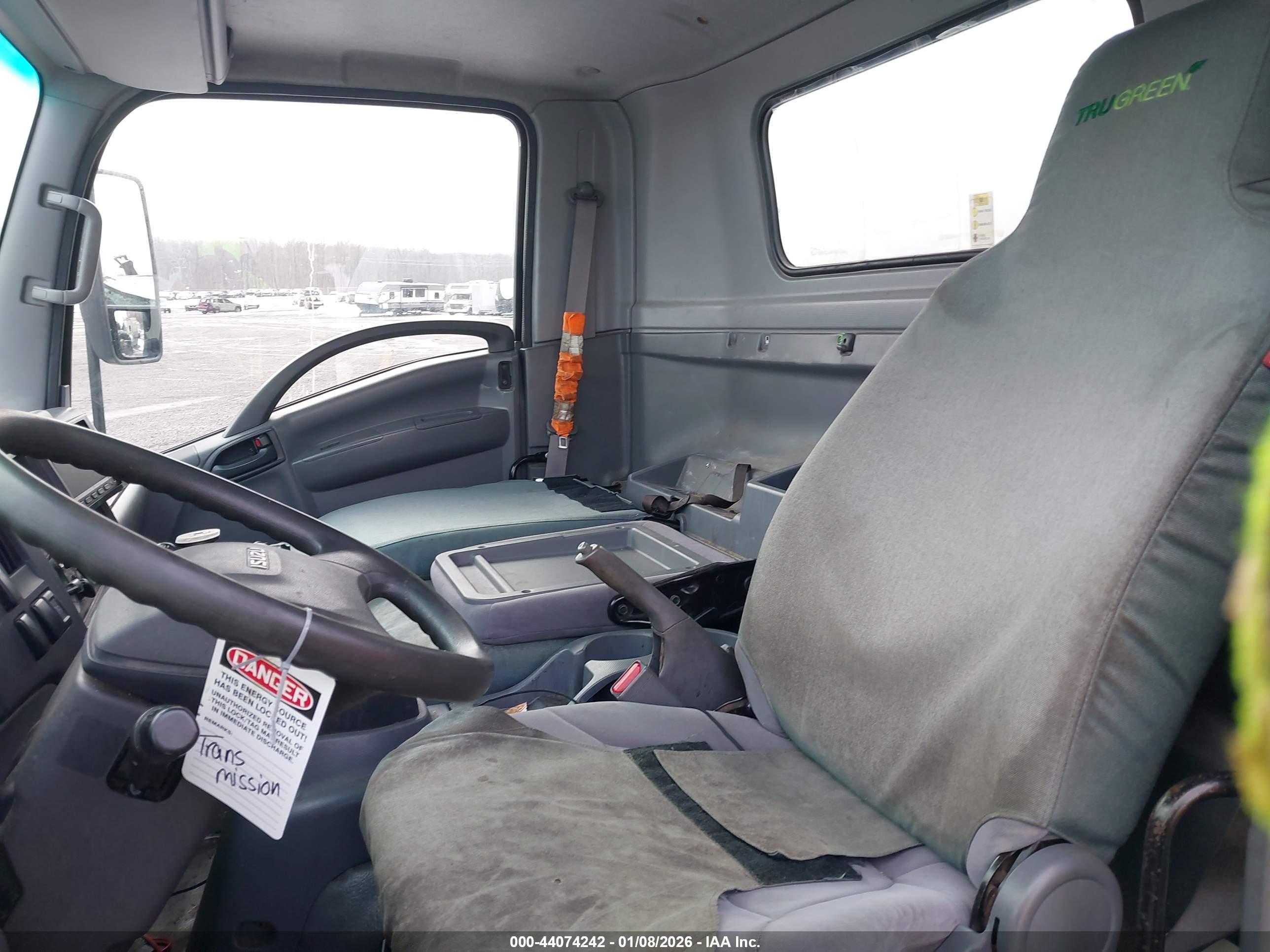 ISUZU NPR image 8