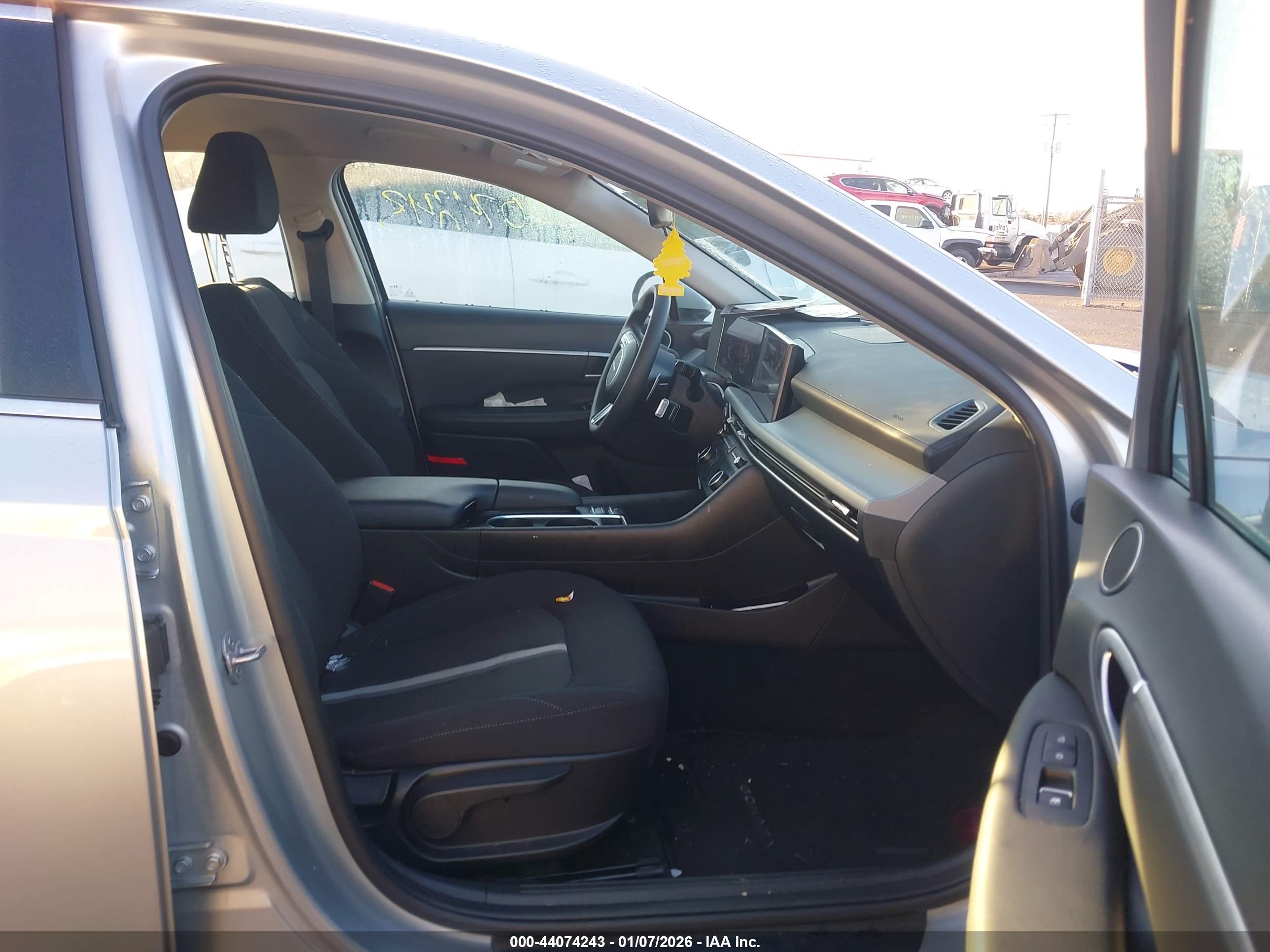 HYUNDAI SONATA image 5