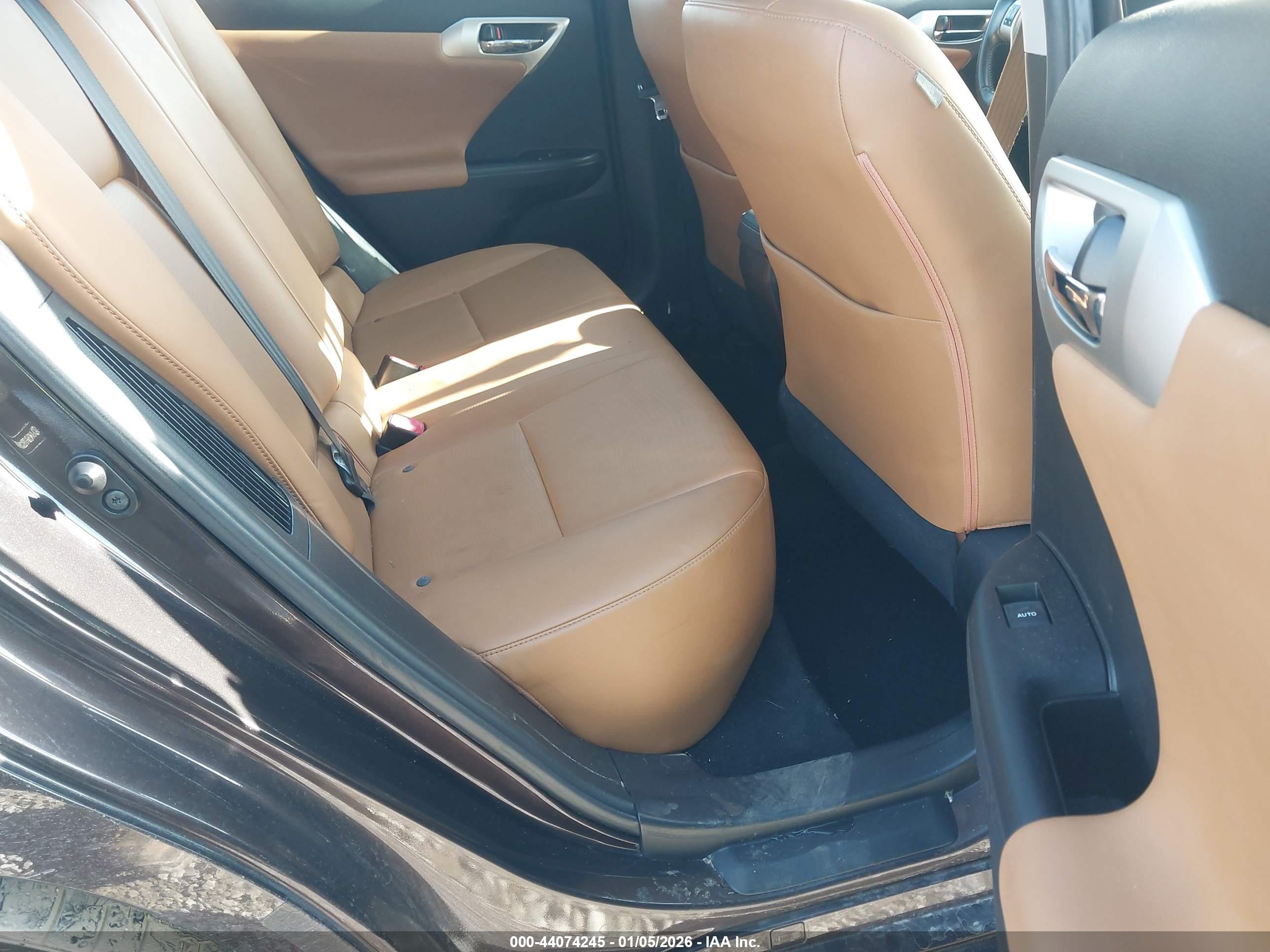 LEXUS CT image 8