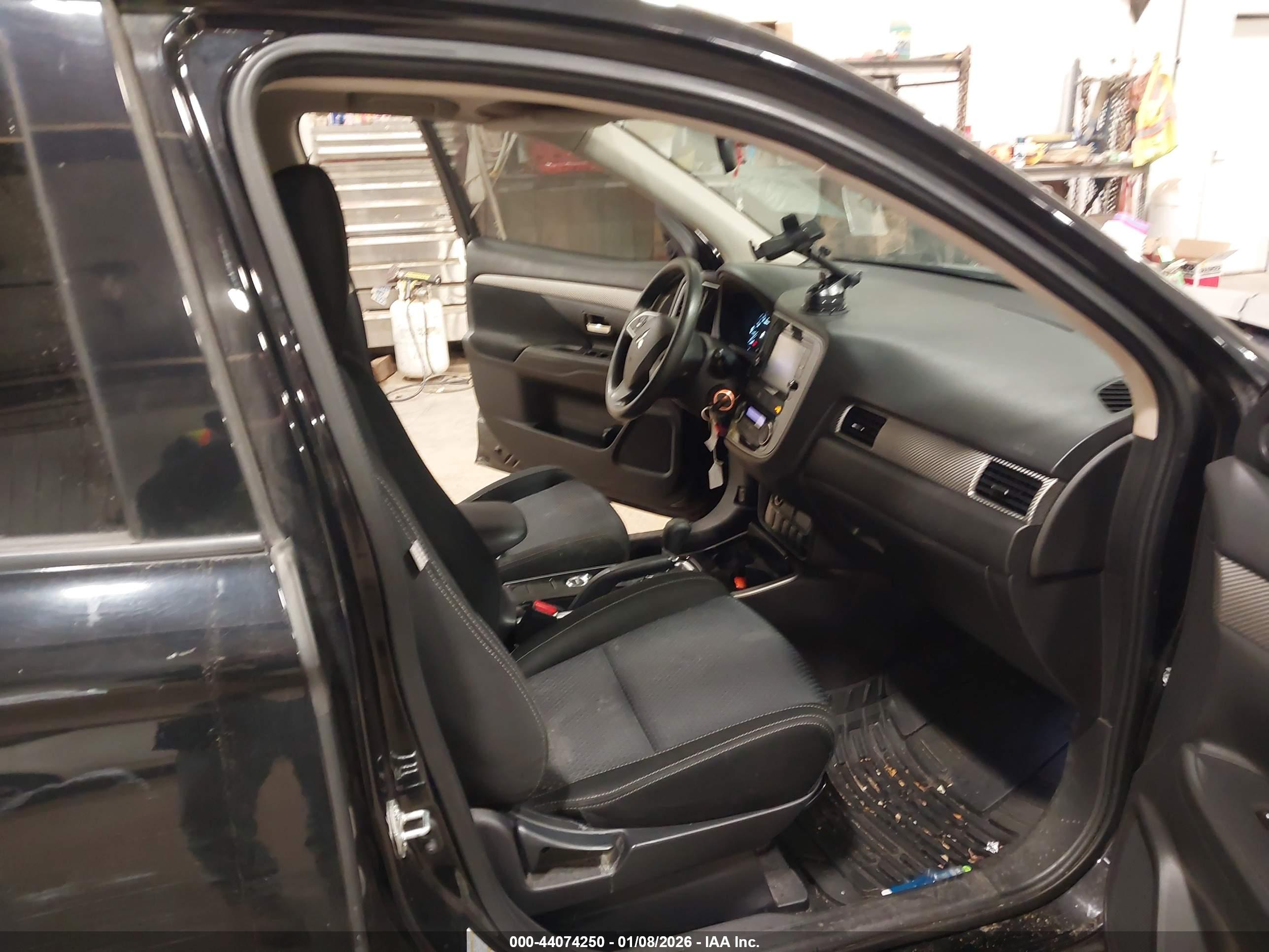 MITSUBISHI OUTLANDER image 5