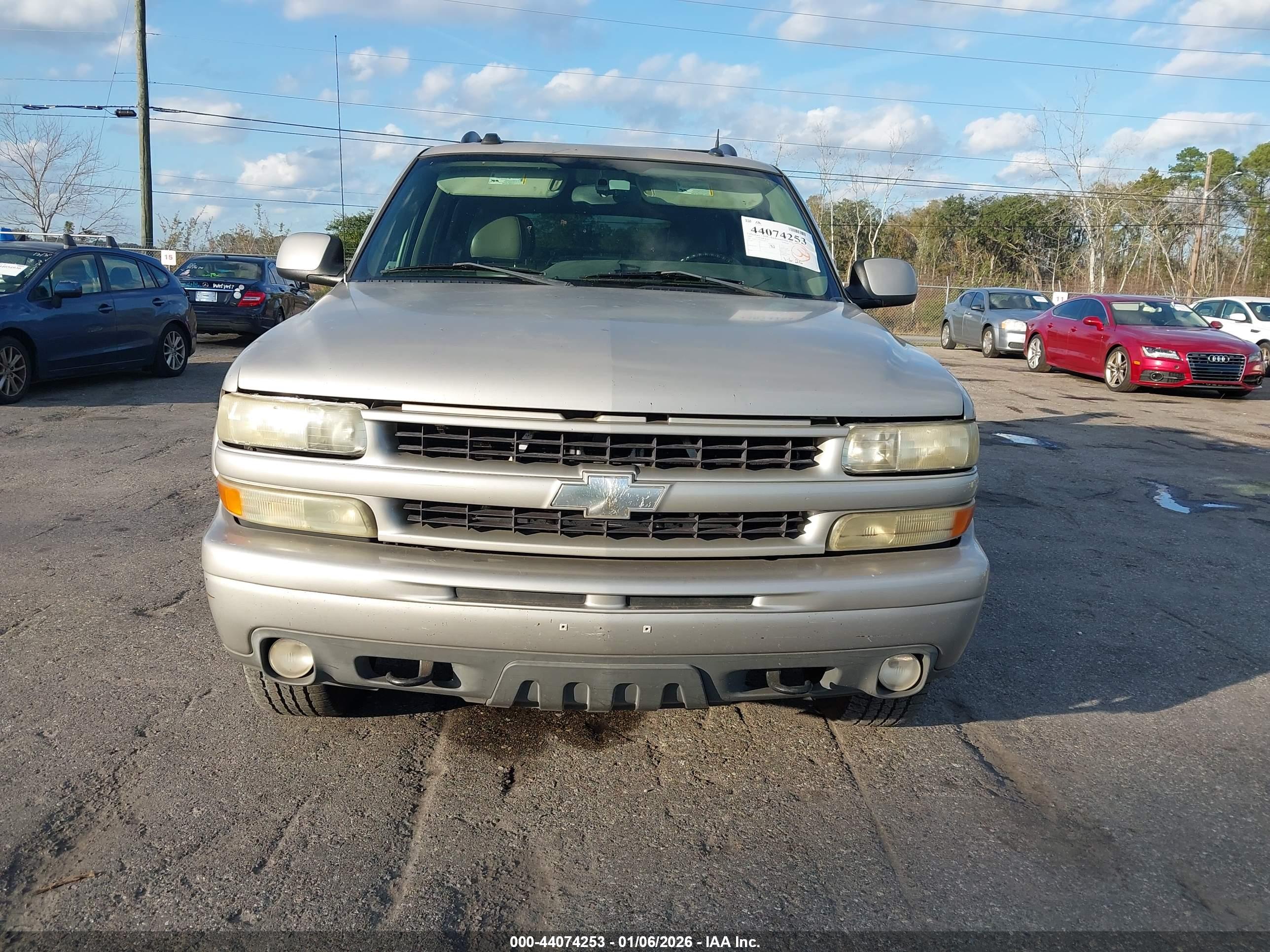 CHEVROLET TAHOE image 6