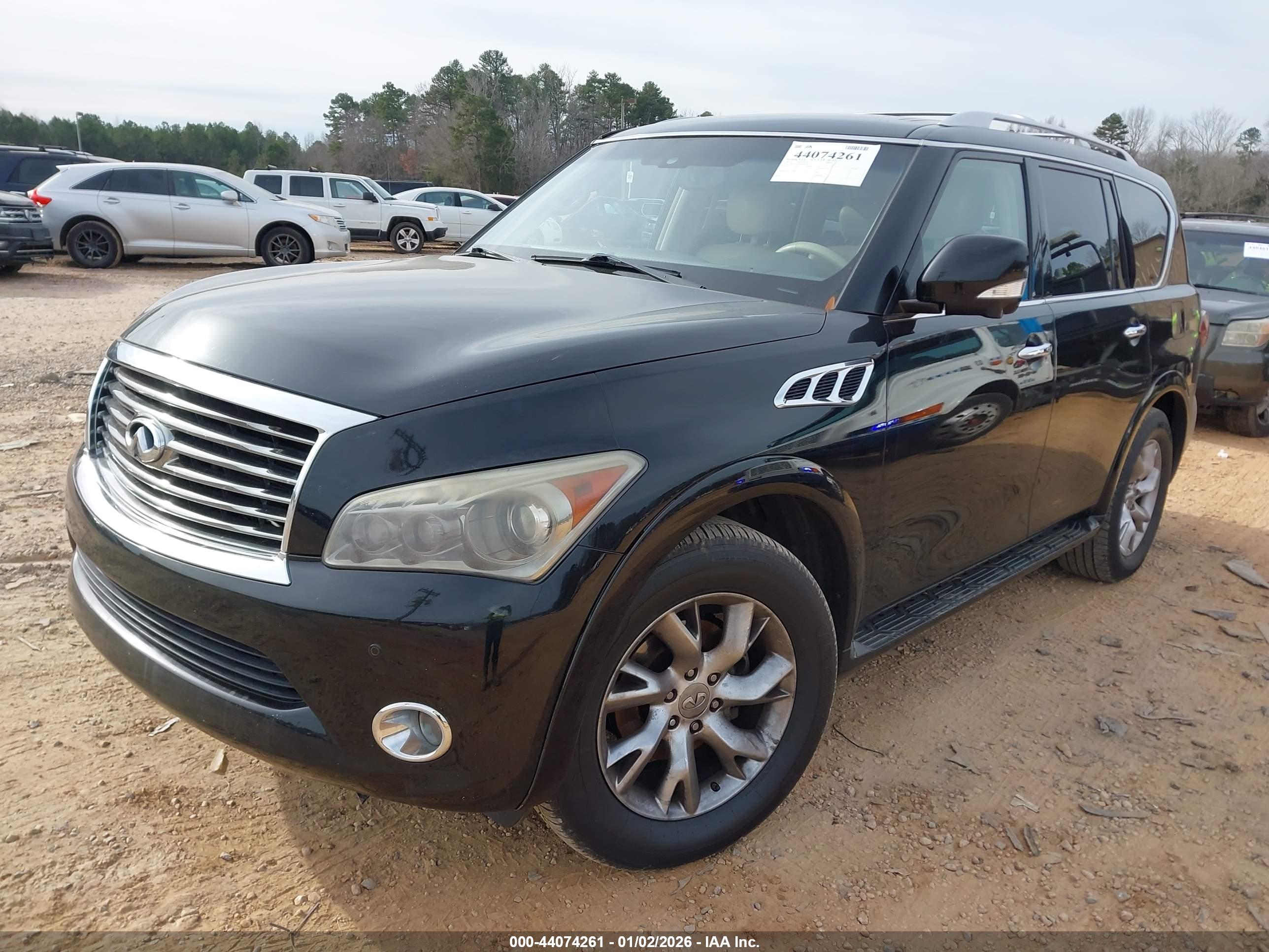 INFINITI QX56 image 2