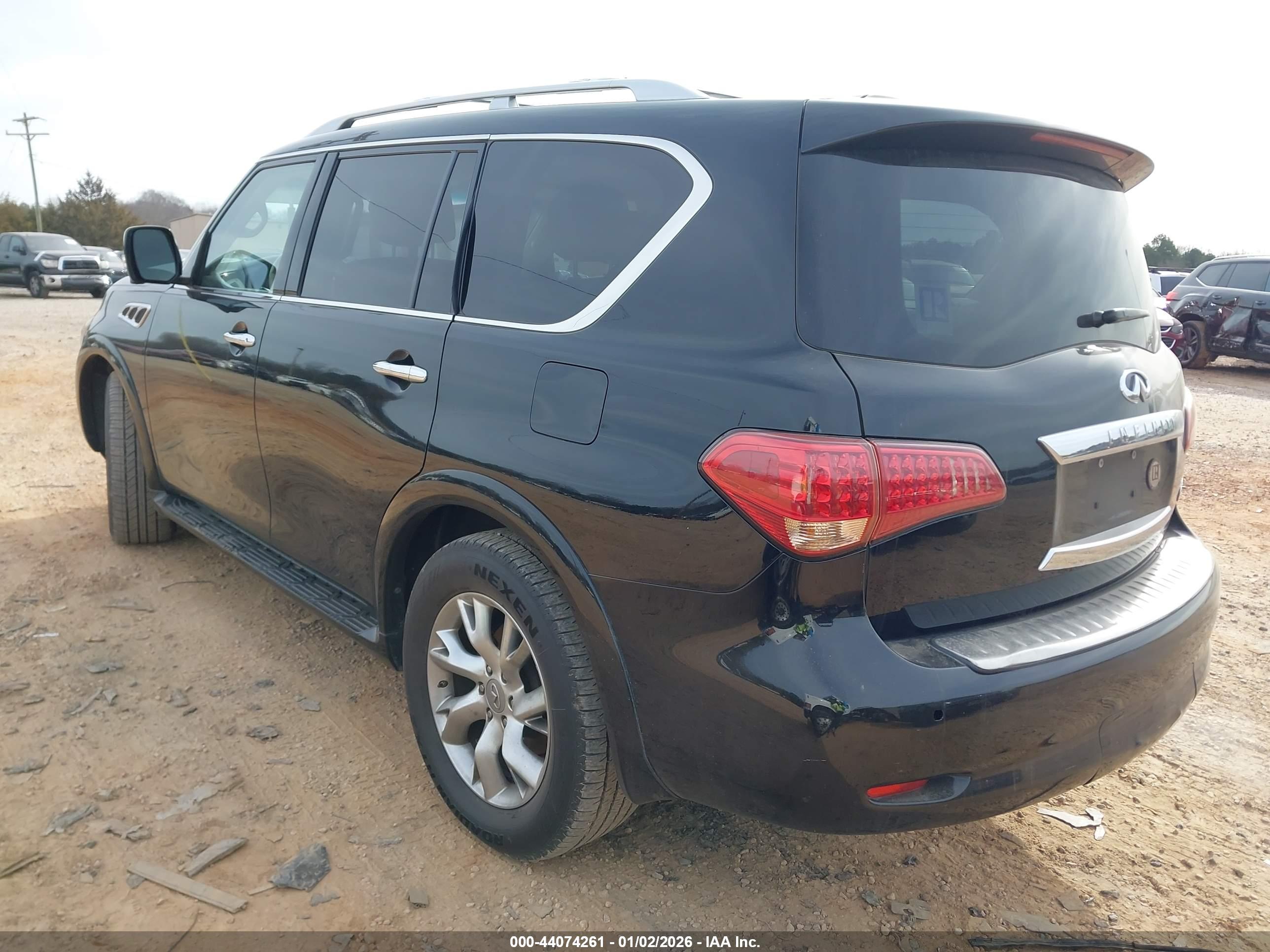 INFINITI QX56 image 3