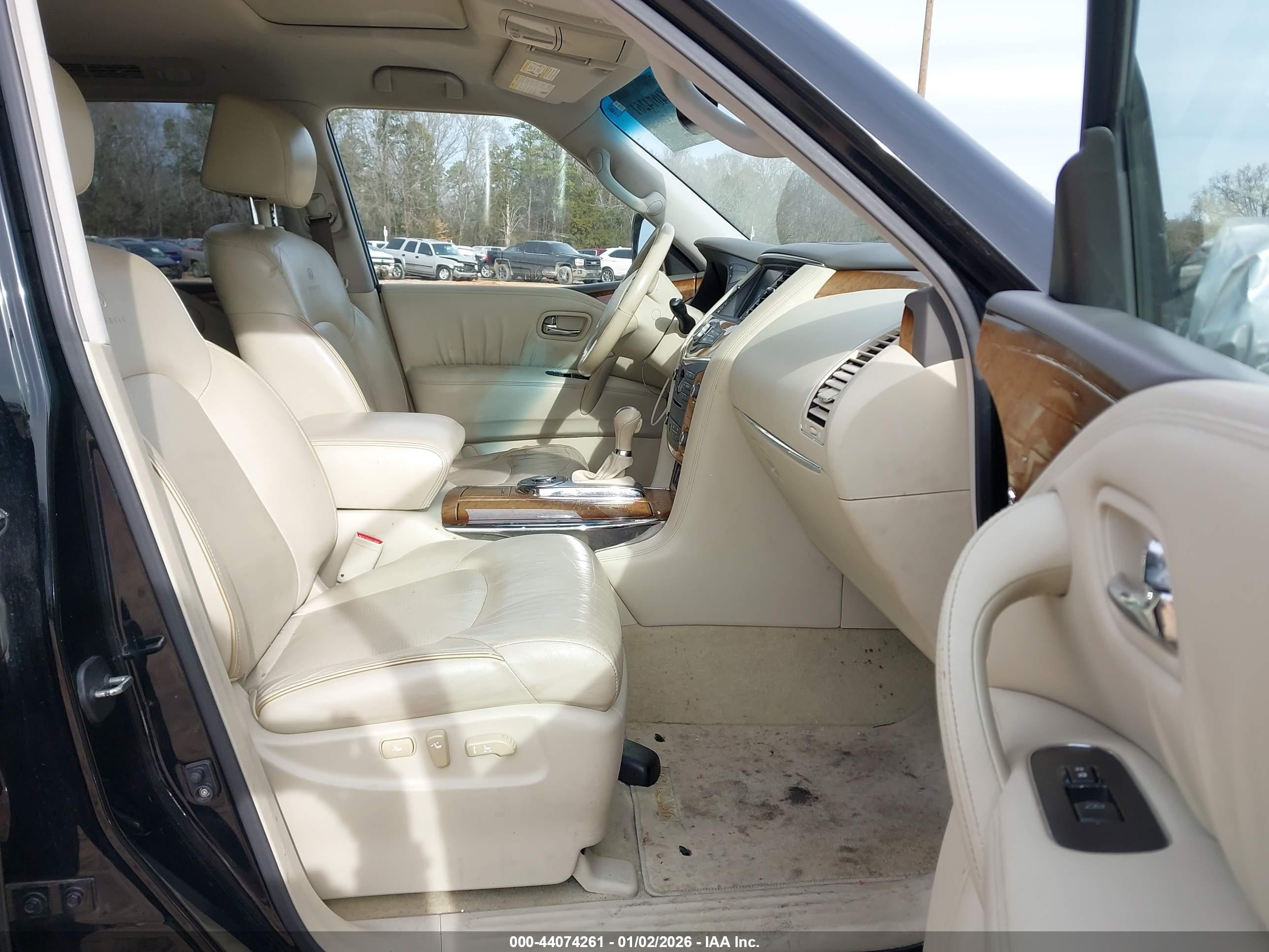 INFINITI QX56 image 5