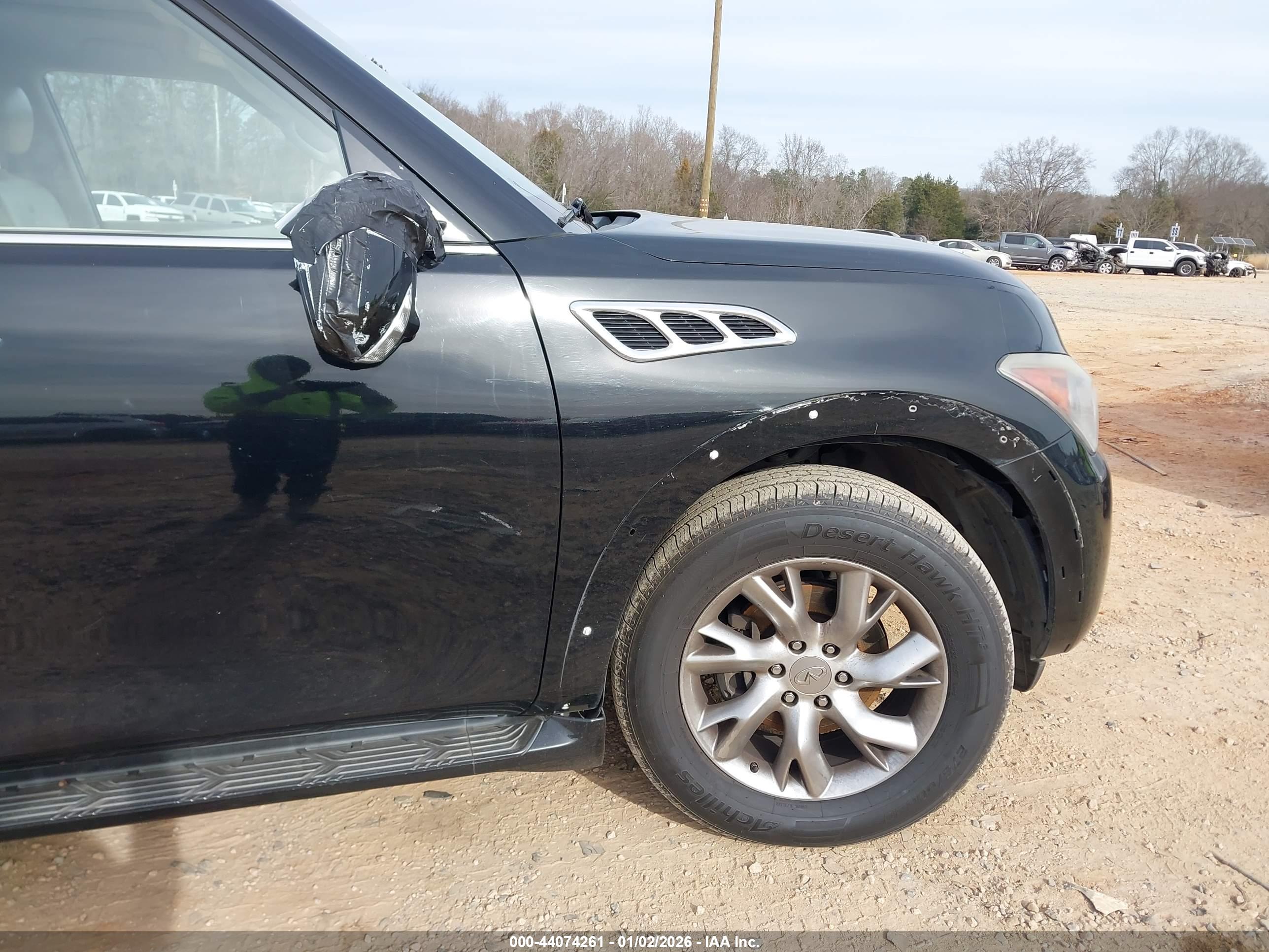 INFINITI QX56 image 6