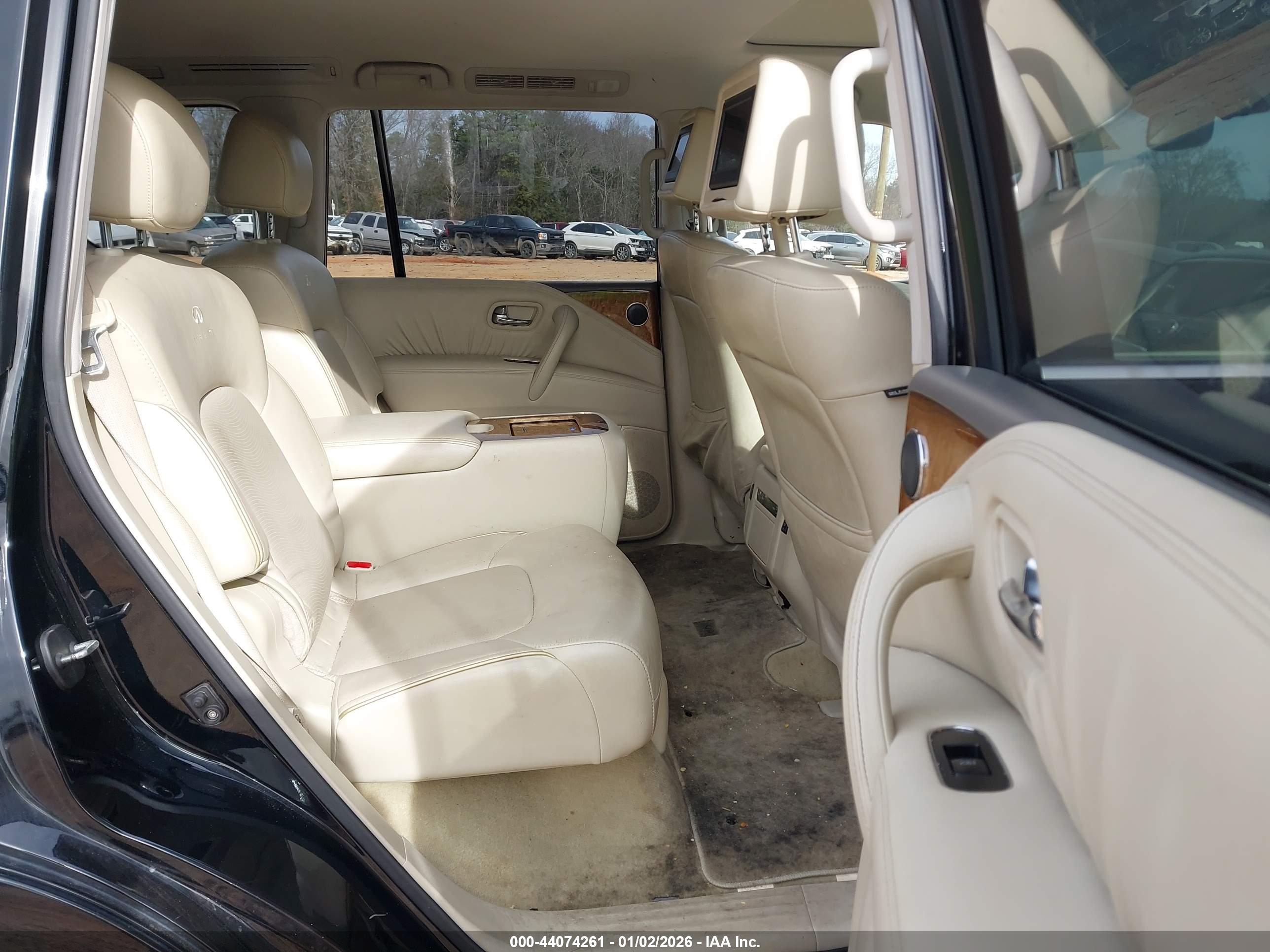 INFINITI QX56 image 8