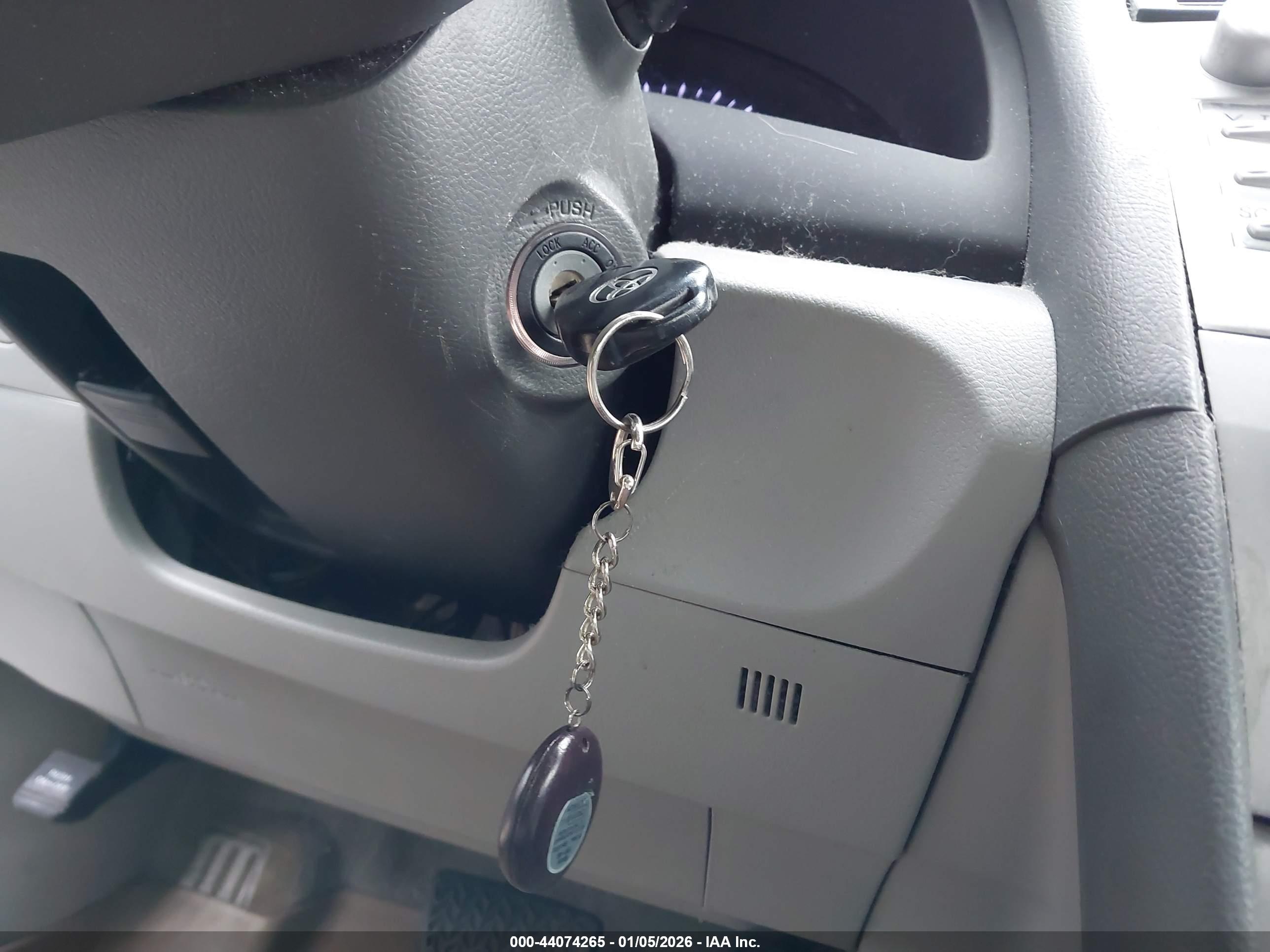 TOYOTA CAMRY image 11