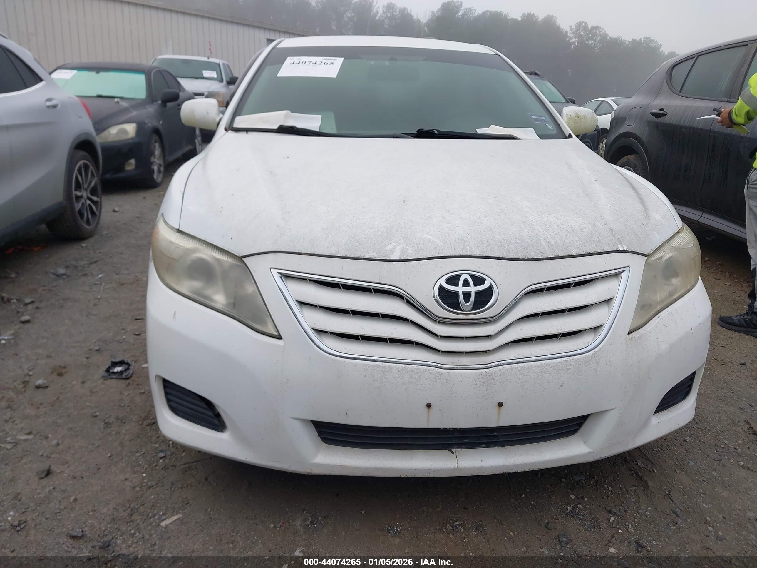 TOYOTA CAMRY image 6