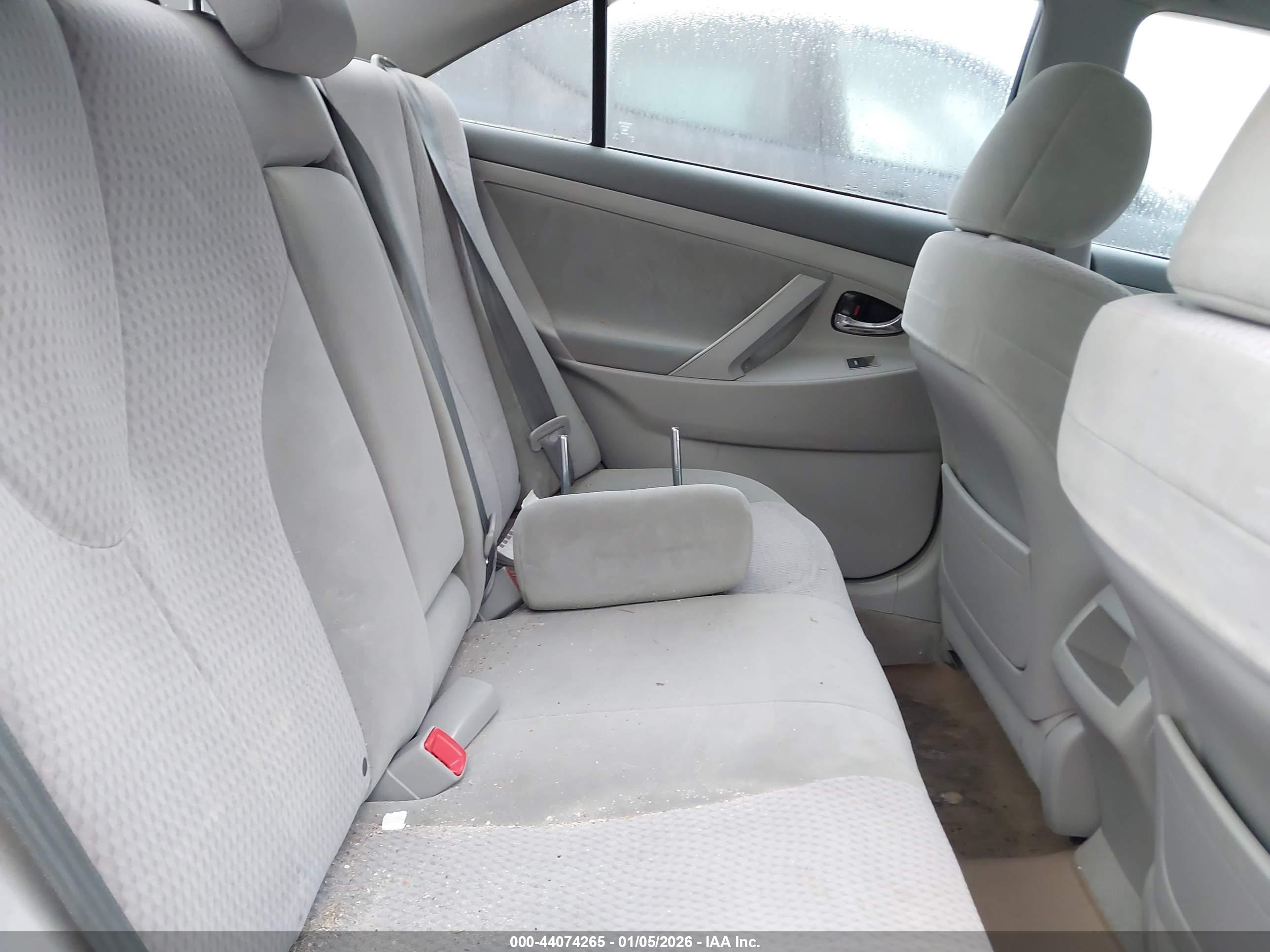 TOYOTA CAMRY image 8