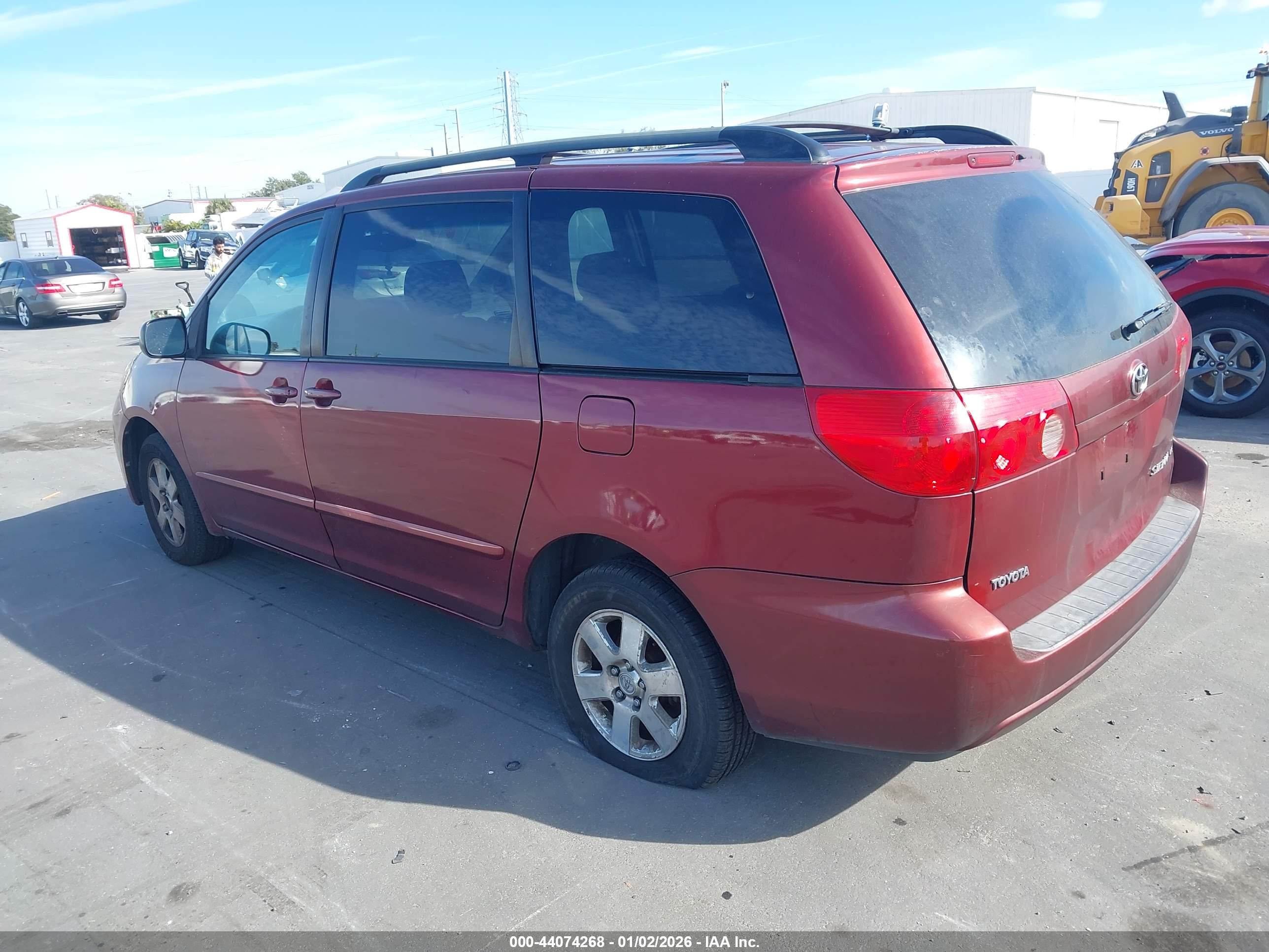 TOYOTA SIENNA image 3