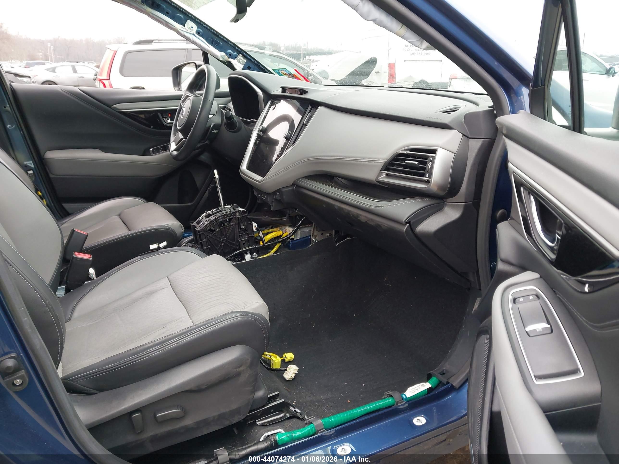 SUBARU OUTBACK image 5