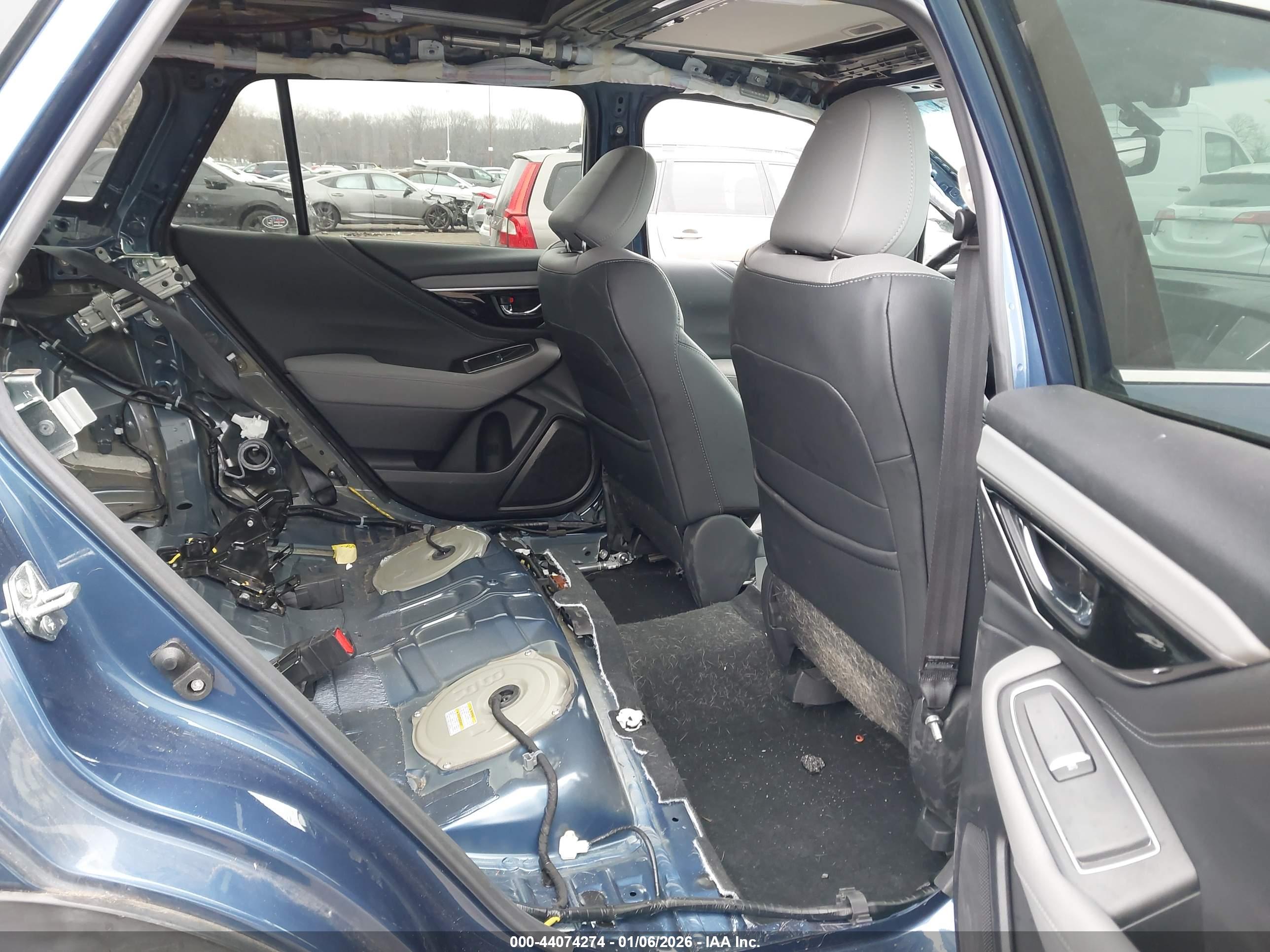 SUBARU OUTBACK image 8