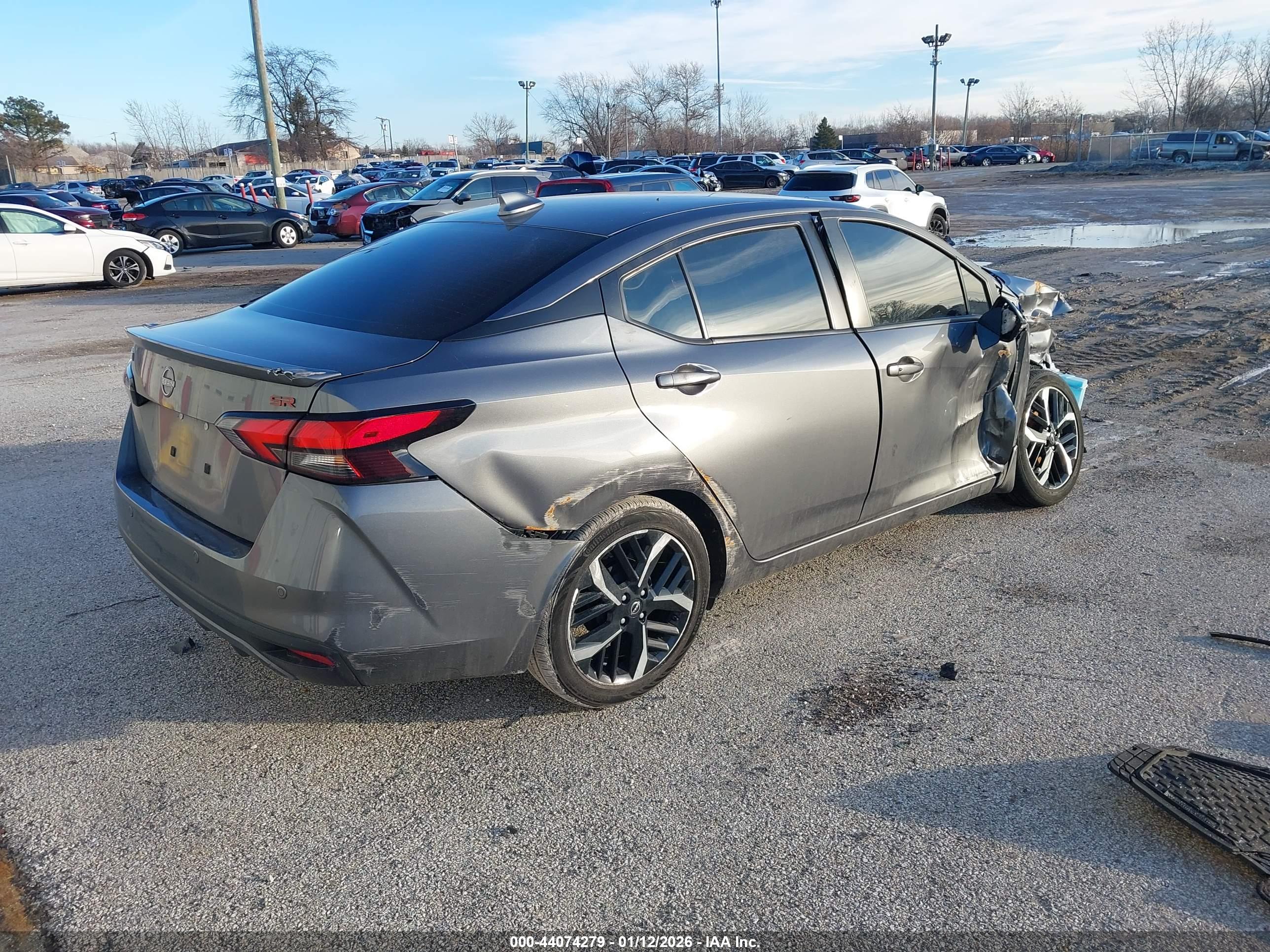 NISSAN VERSA image 4