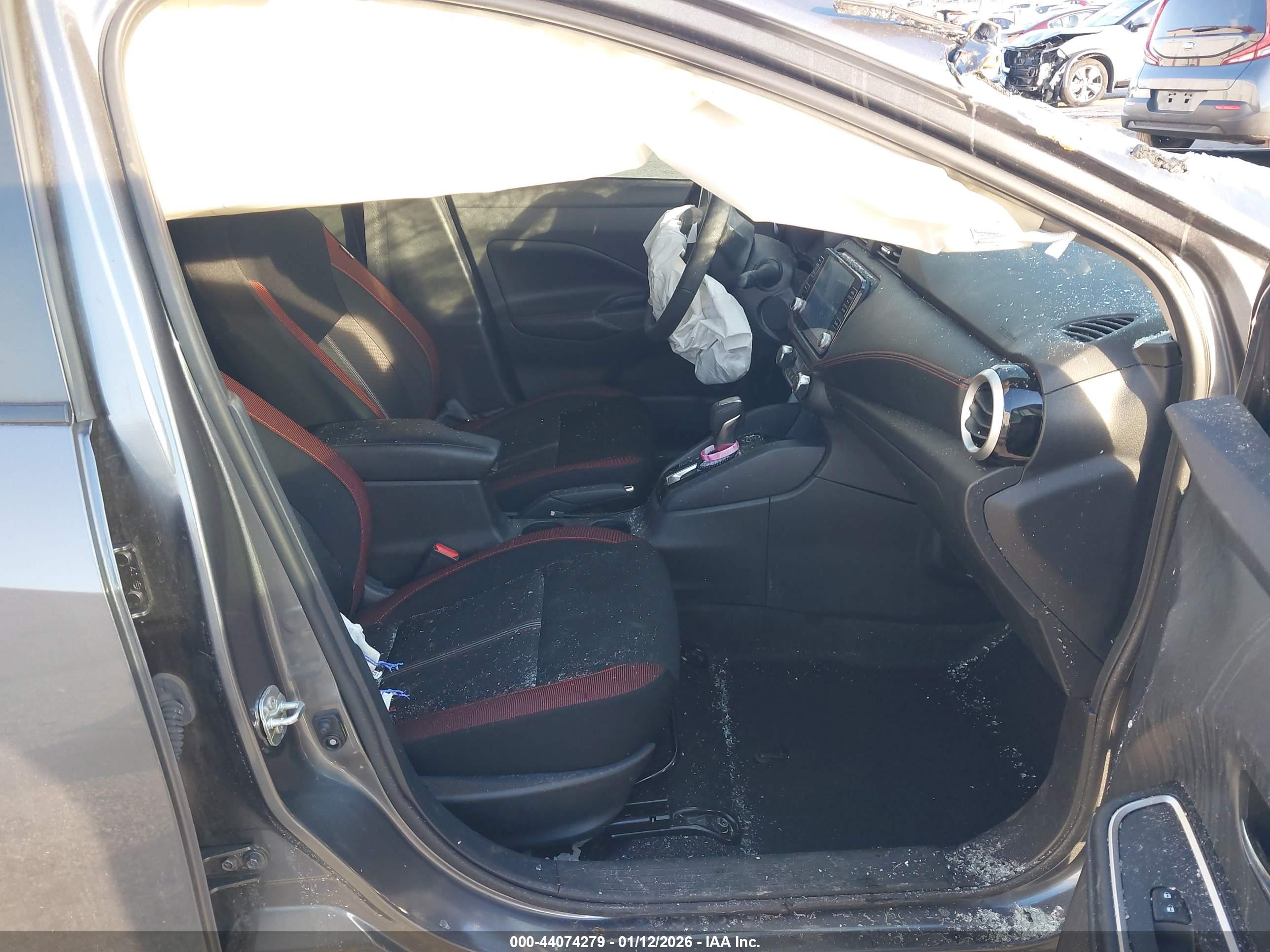NISSAN VERSA image 5