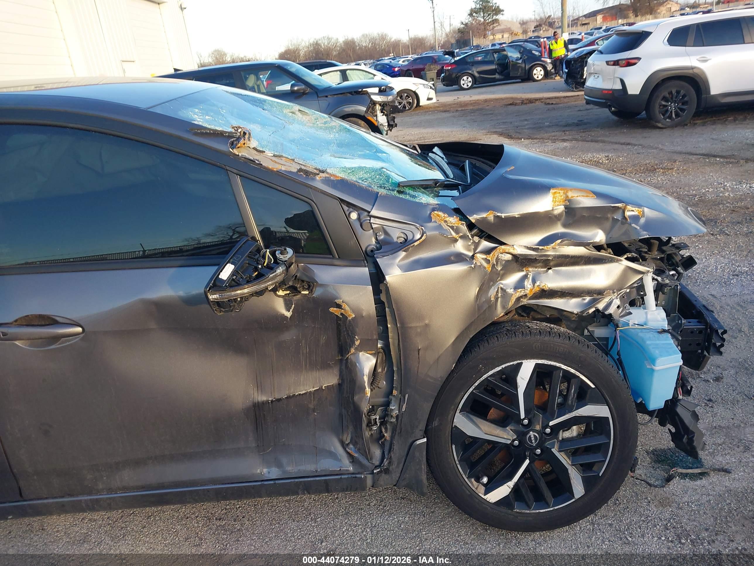 NISSAN VERSA image 6