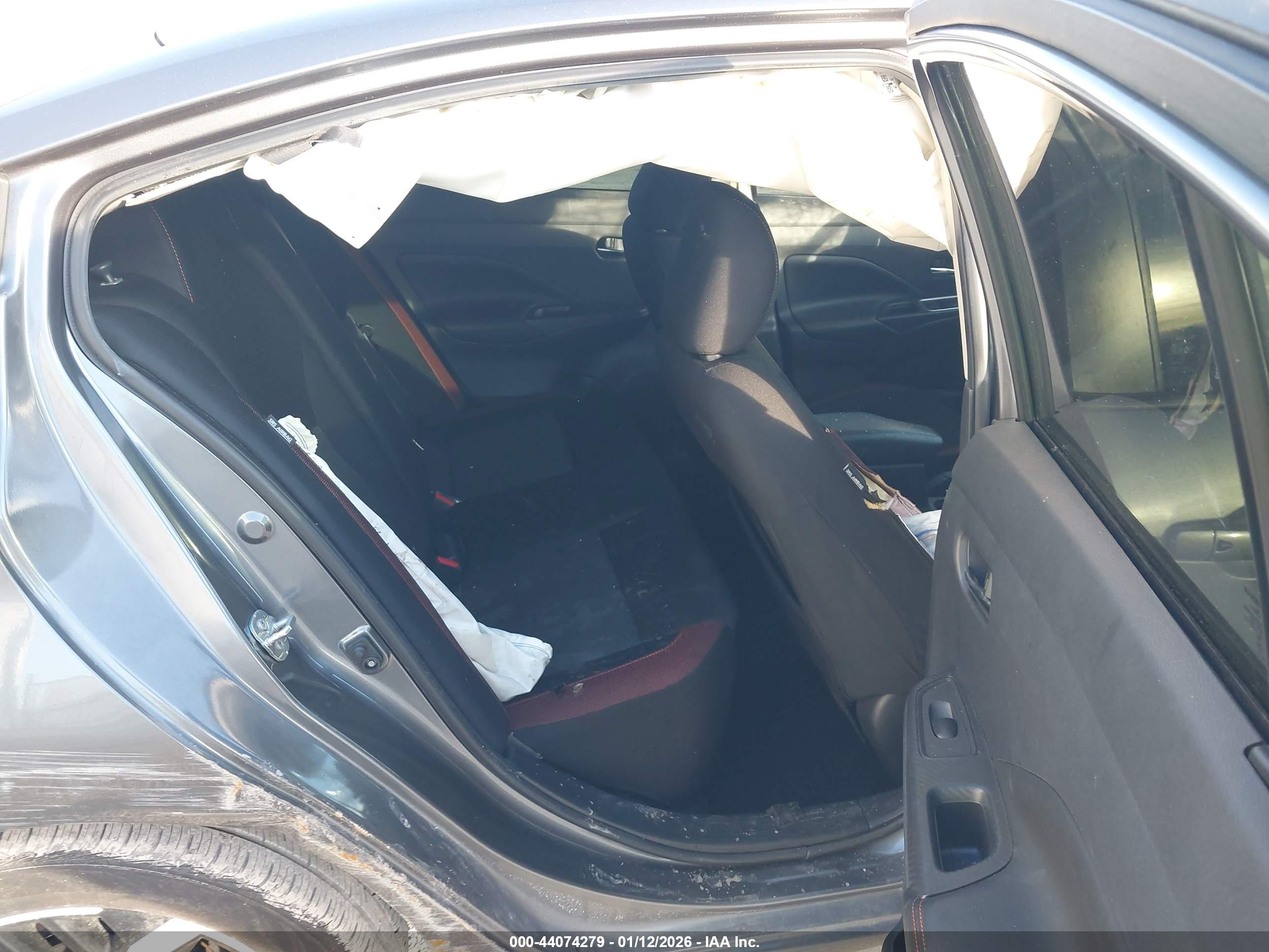 NISSAN VERSA image 8
