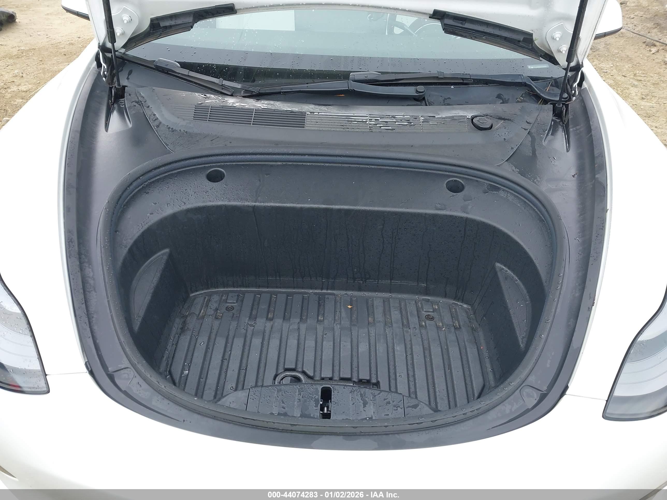 TESLA MODEL image 10