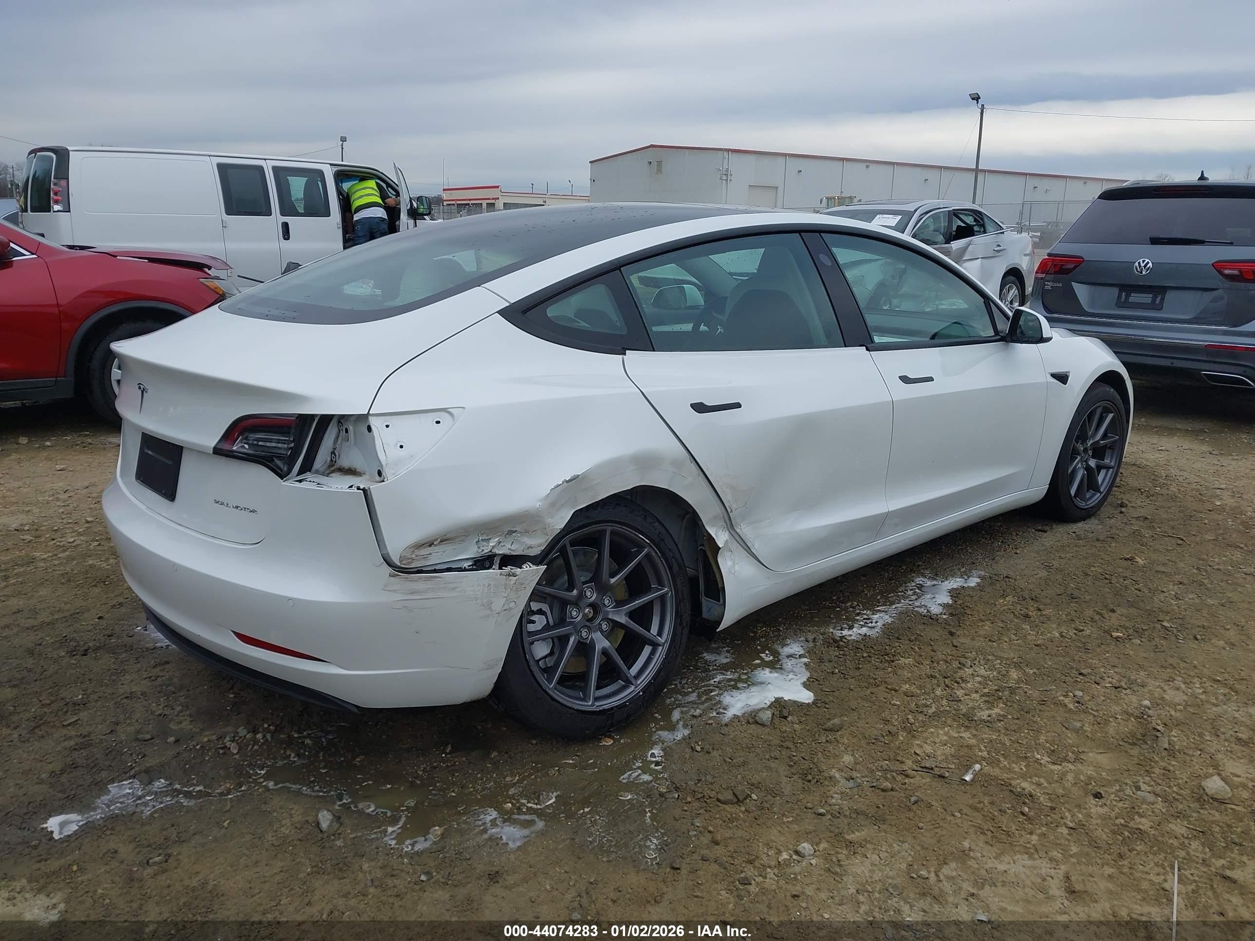 TESLA MODEL image 4