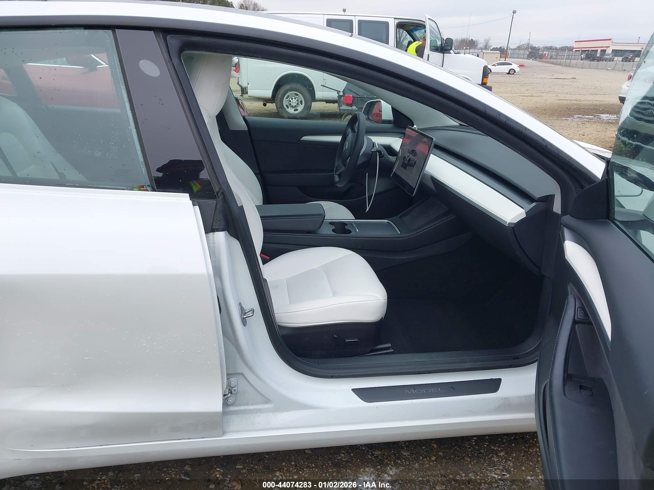 TESLA MODEL image 5