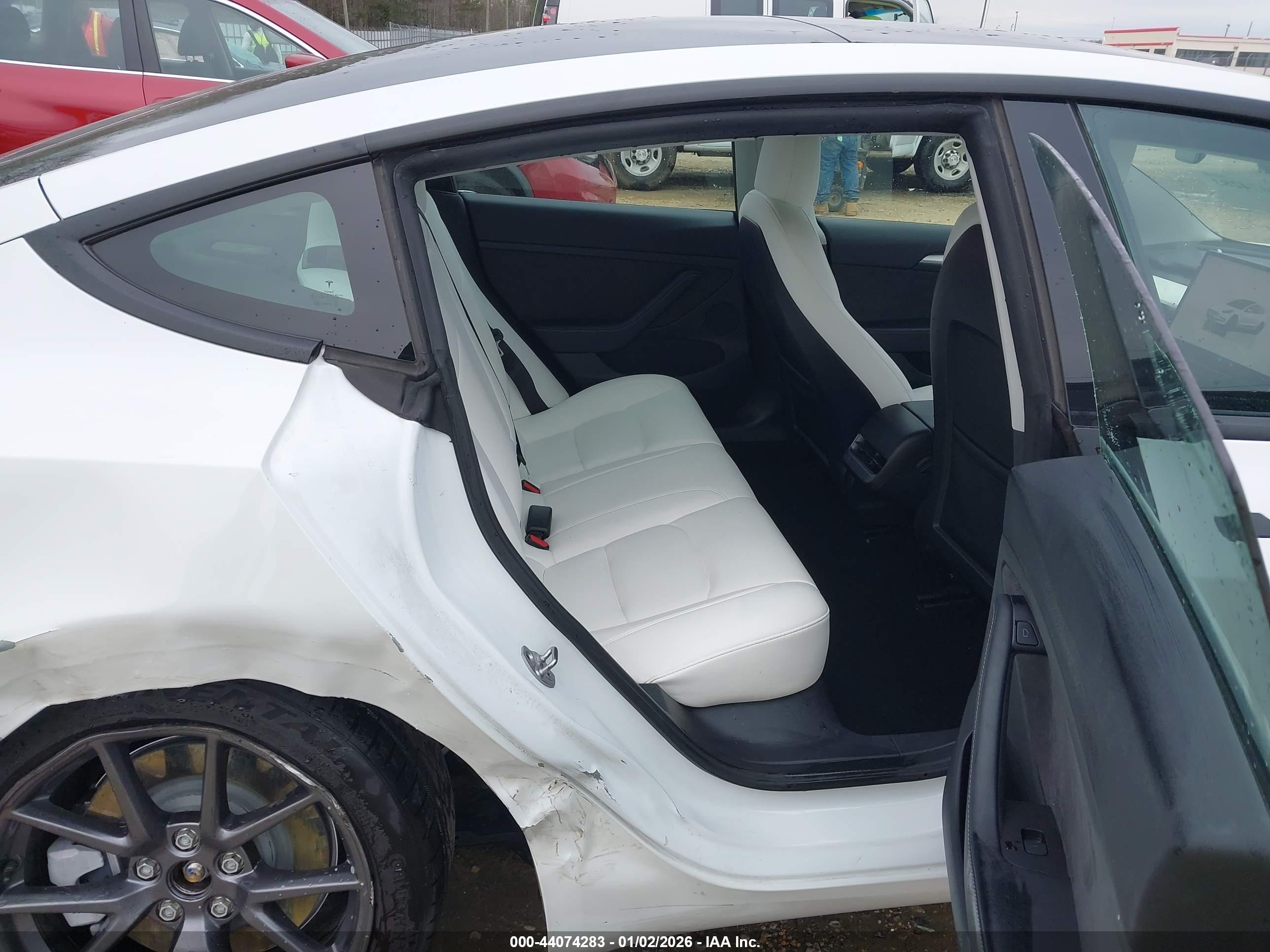 TESLA MODEL image 8