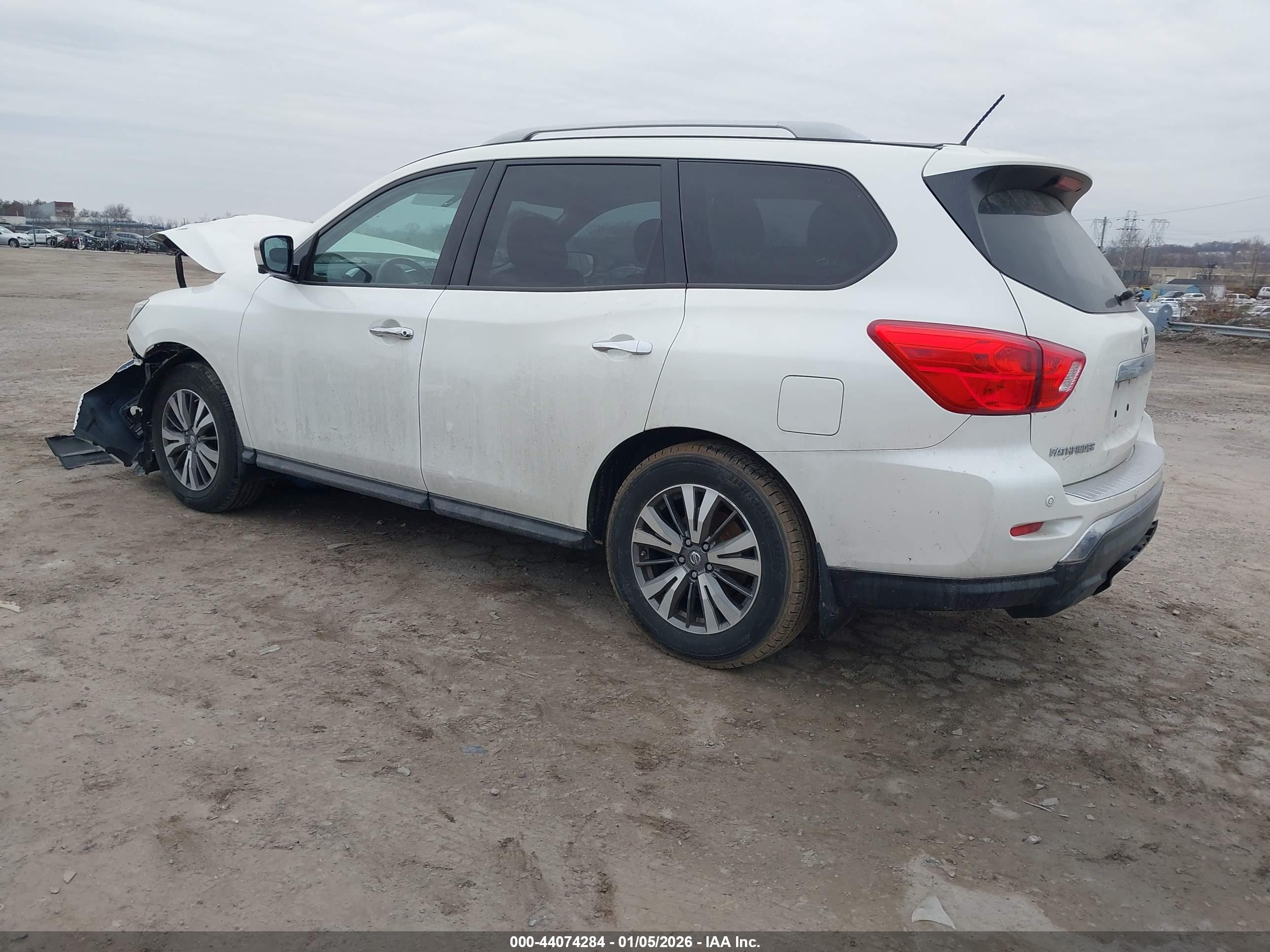 NISSAN PATHFINDER image 3