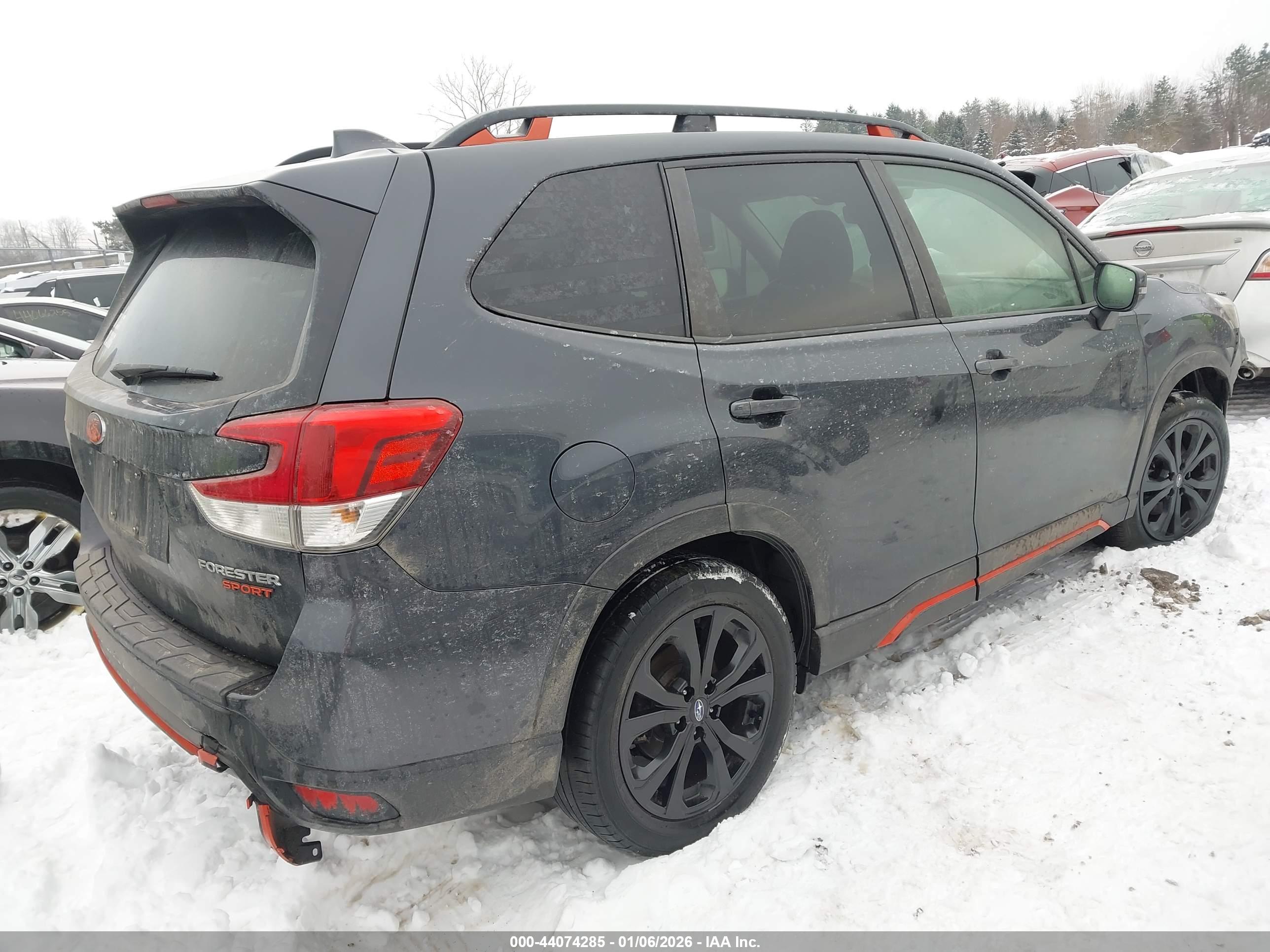 SUBARU FORESTER image 4