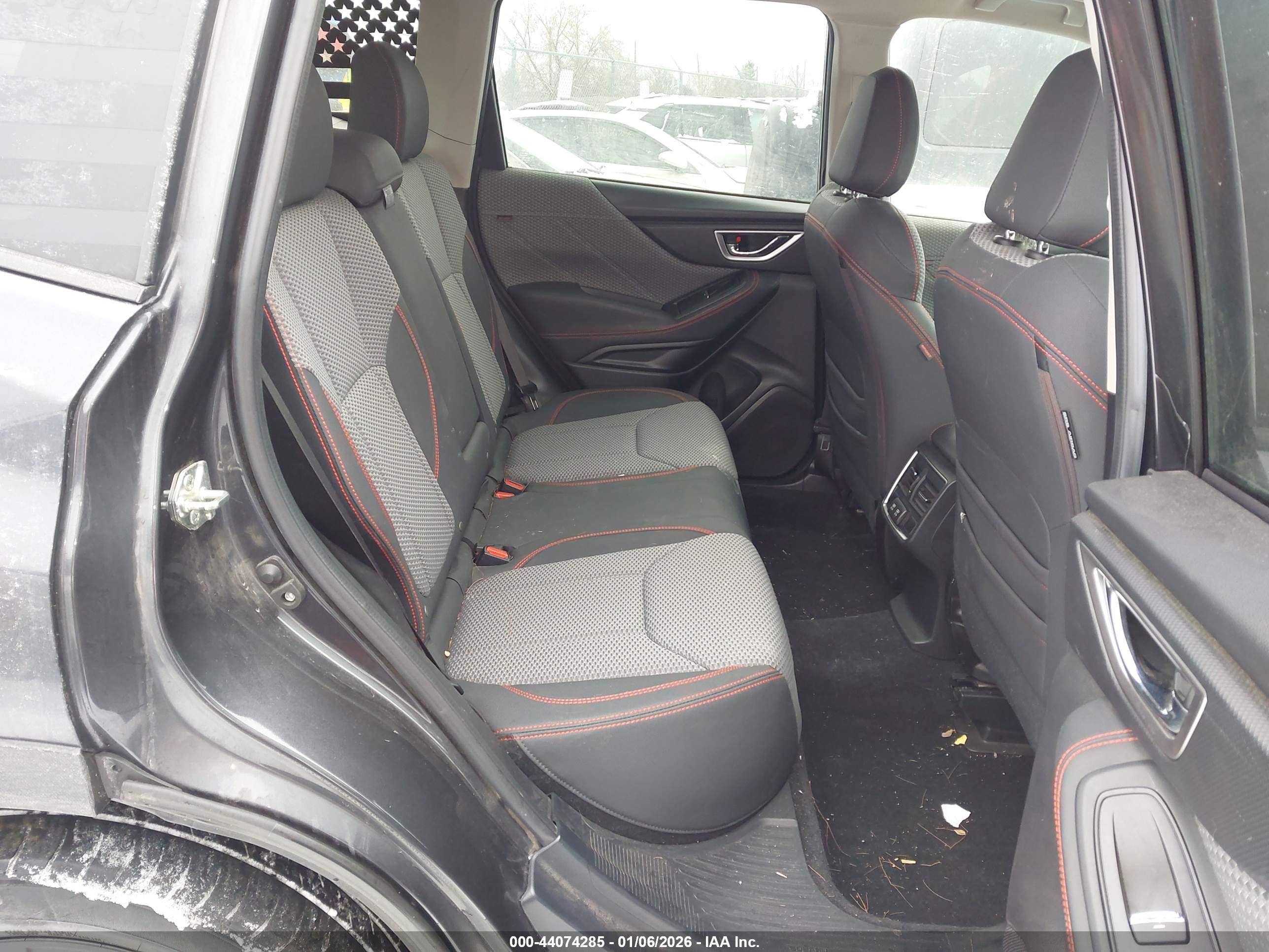 SUBARU FORESTER image 8