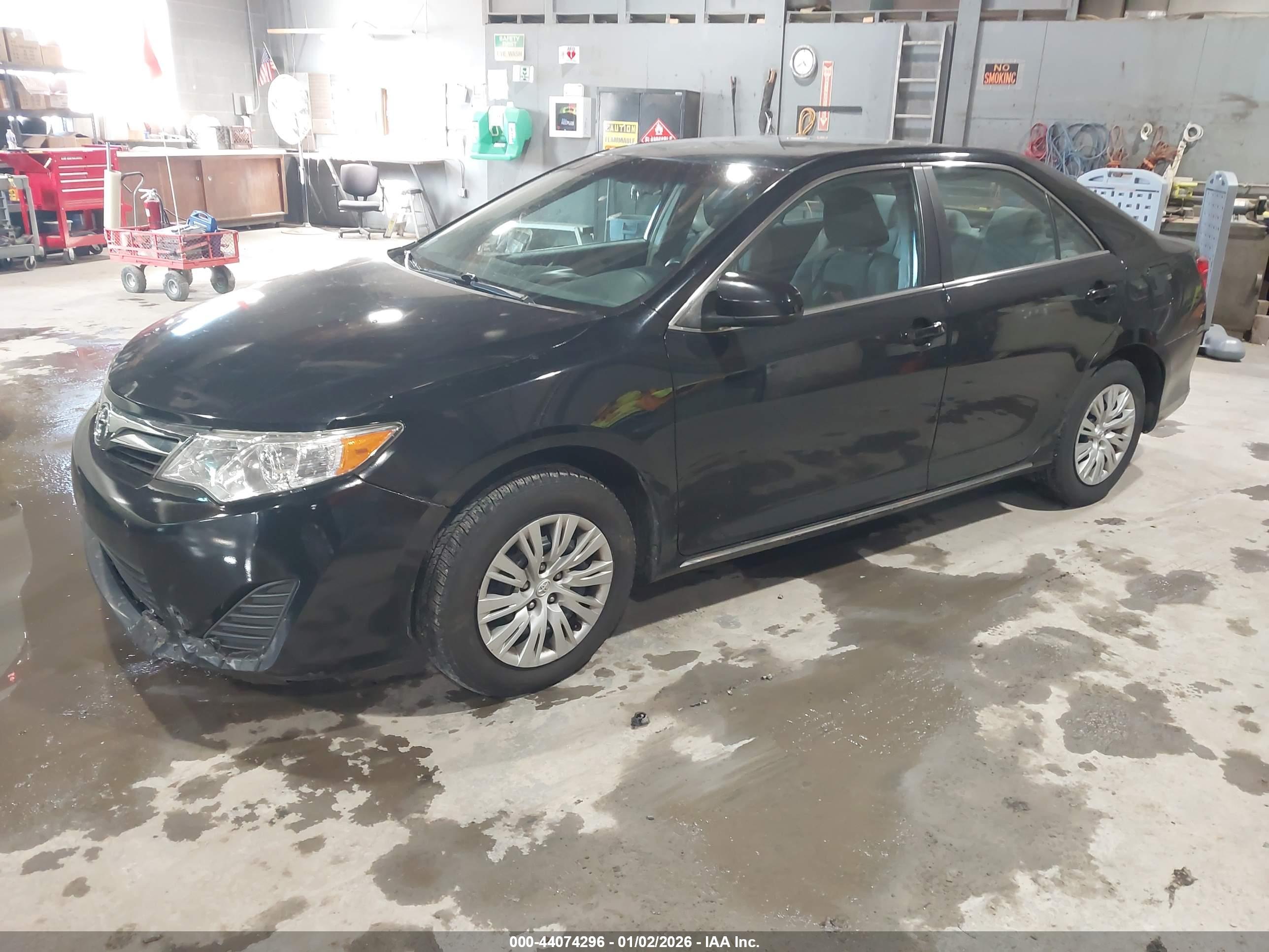 TOYOTA CAMRY image 2