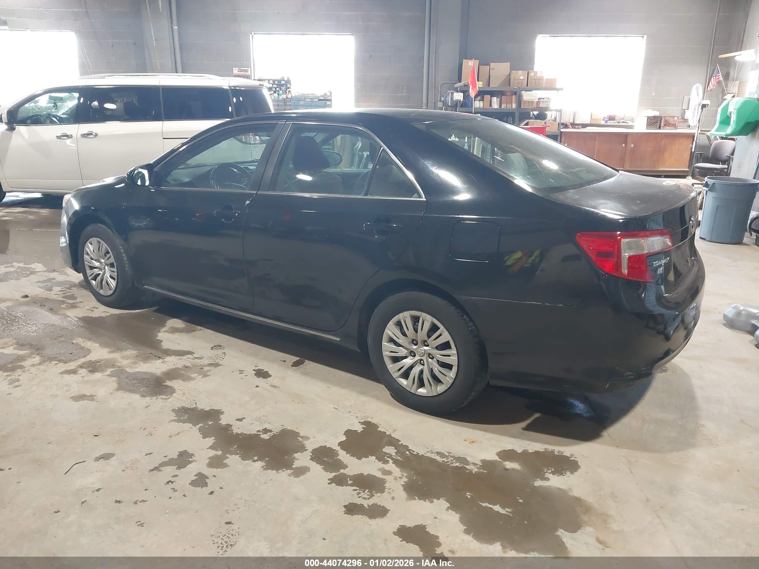 TOYOTA CAMRY image 3