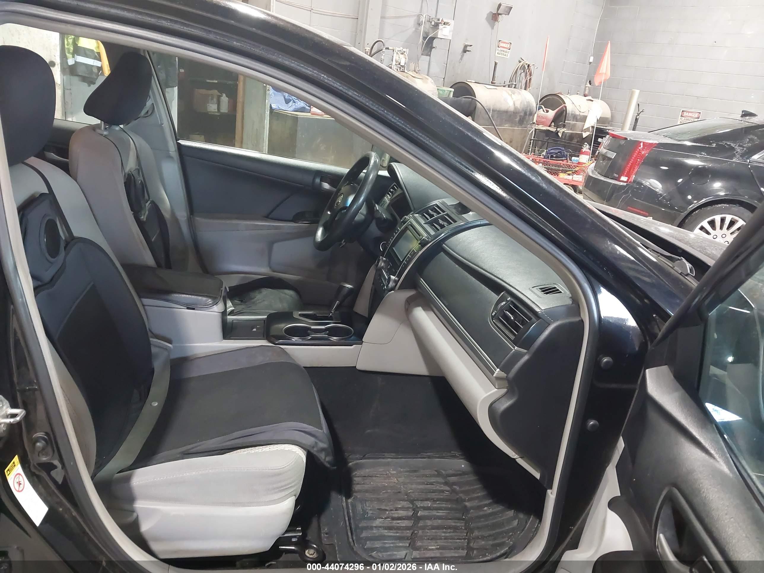 TOYOTA CAMRY image 5